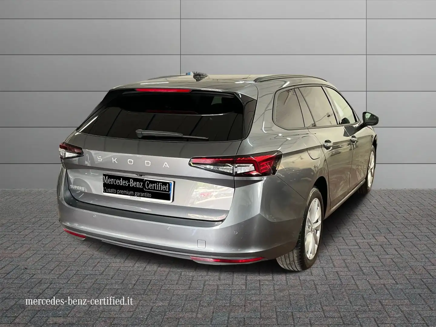 Skoda Superb IV 2024 Wagon Wagon 2.0 tdi Selection 150cv dsg Grijs - 2