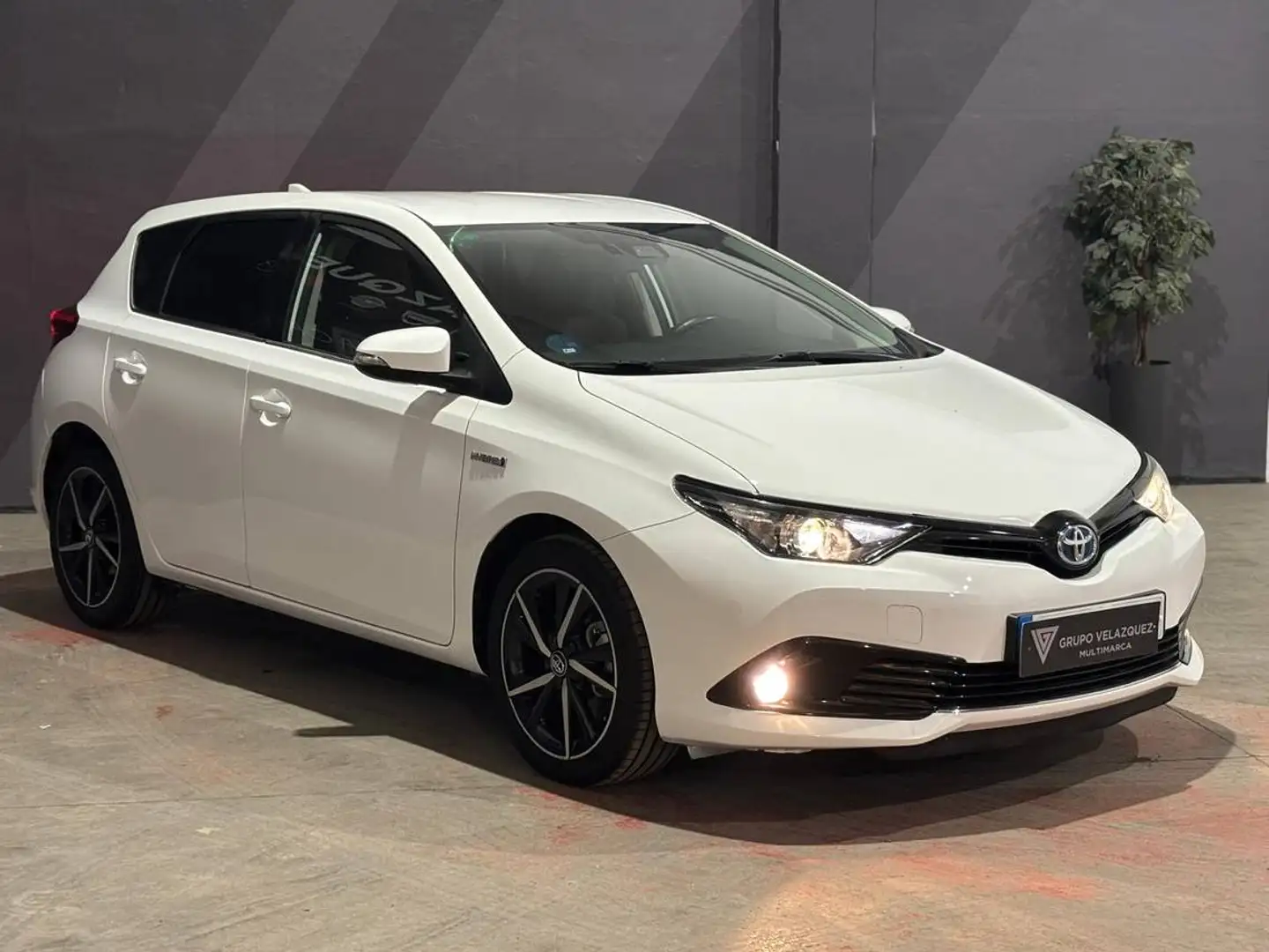 Toyota Auris hybrid 140H Feel! Edition Blanco - 2