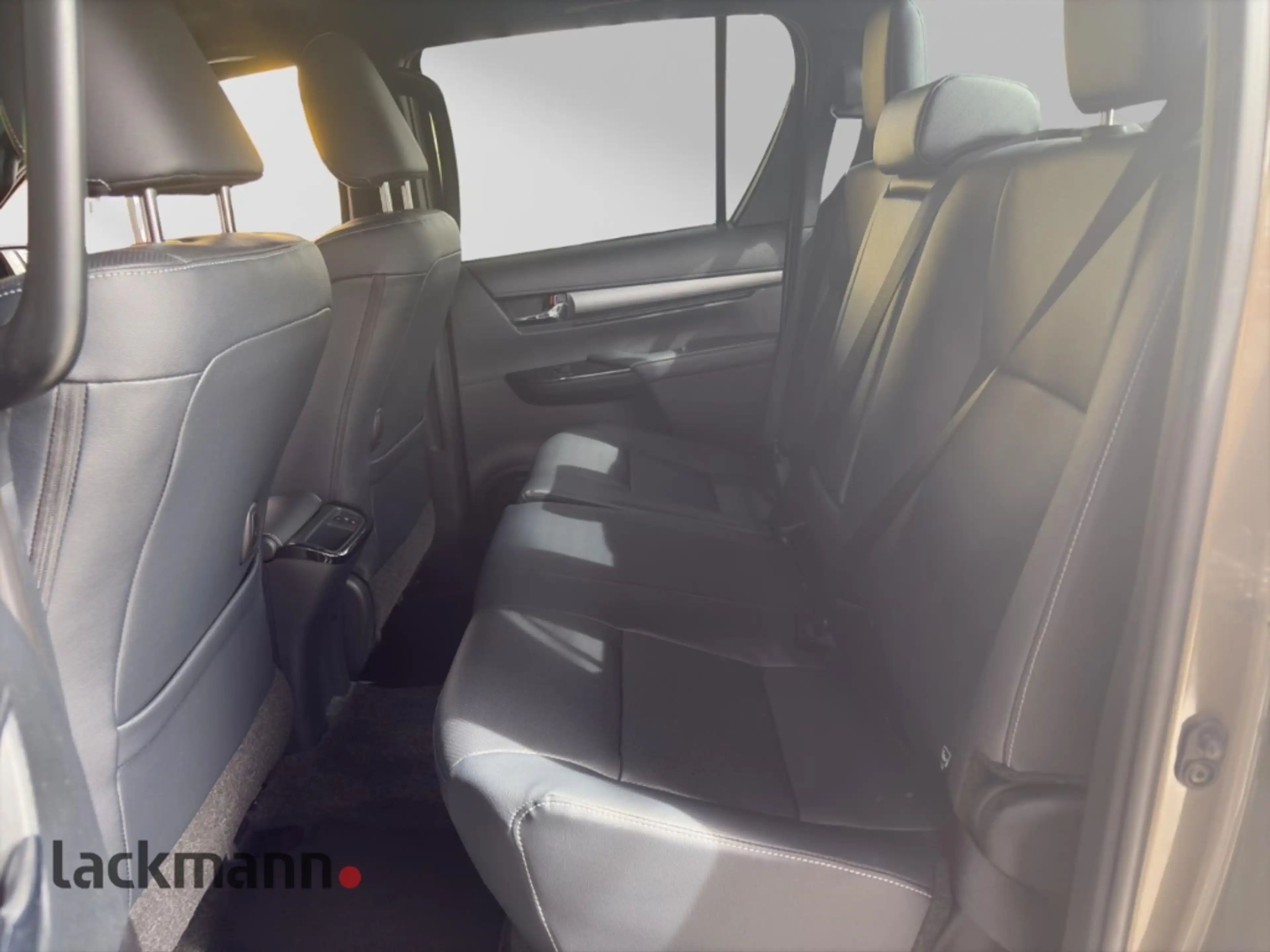 Toyota Hilux 2.8 D-4D 4X4 Double Cab Invincible*Navi*JBL — photo 9