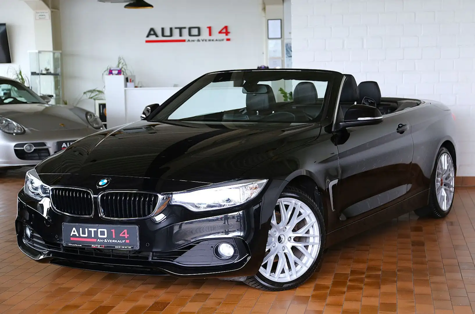 BMW 420 i Cabrio Navi Leder Xenon PDC AHK M-Fahrwerk Schwarz - 1