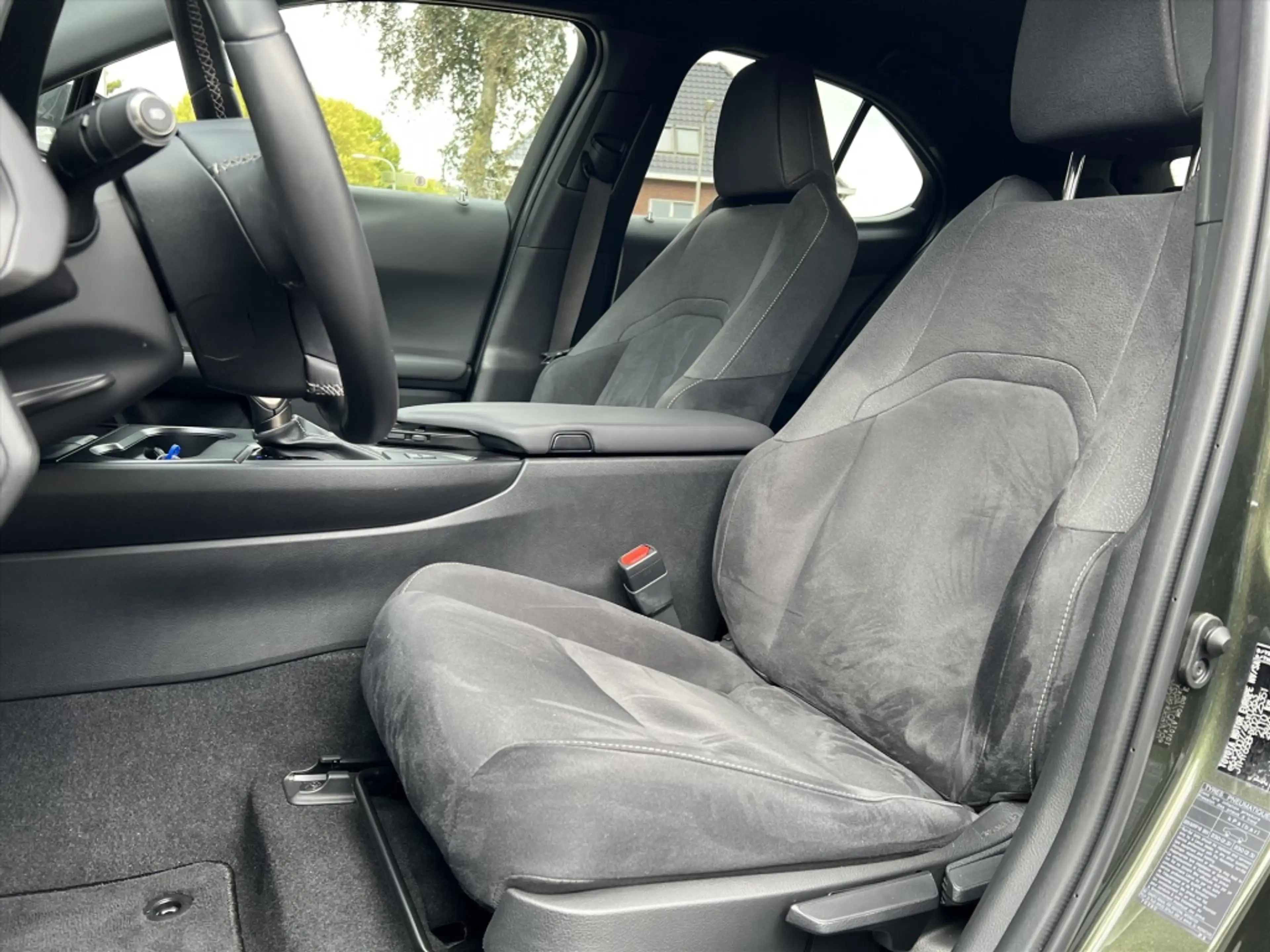 Lexus UX 250h Preference Line | Trekhaak, Dodehoekherkenning, 18 — photo 15