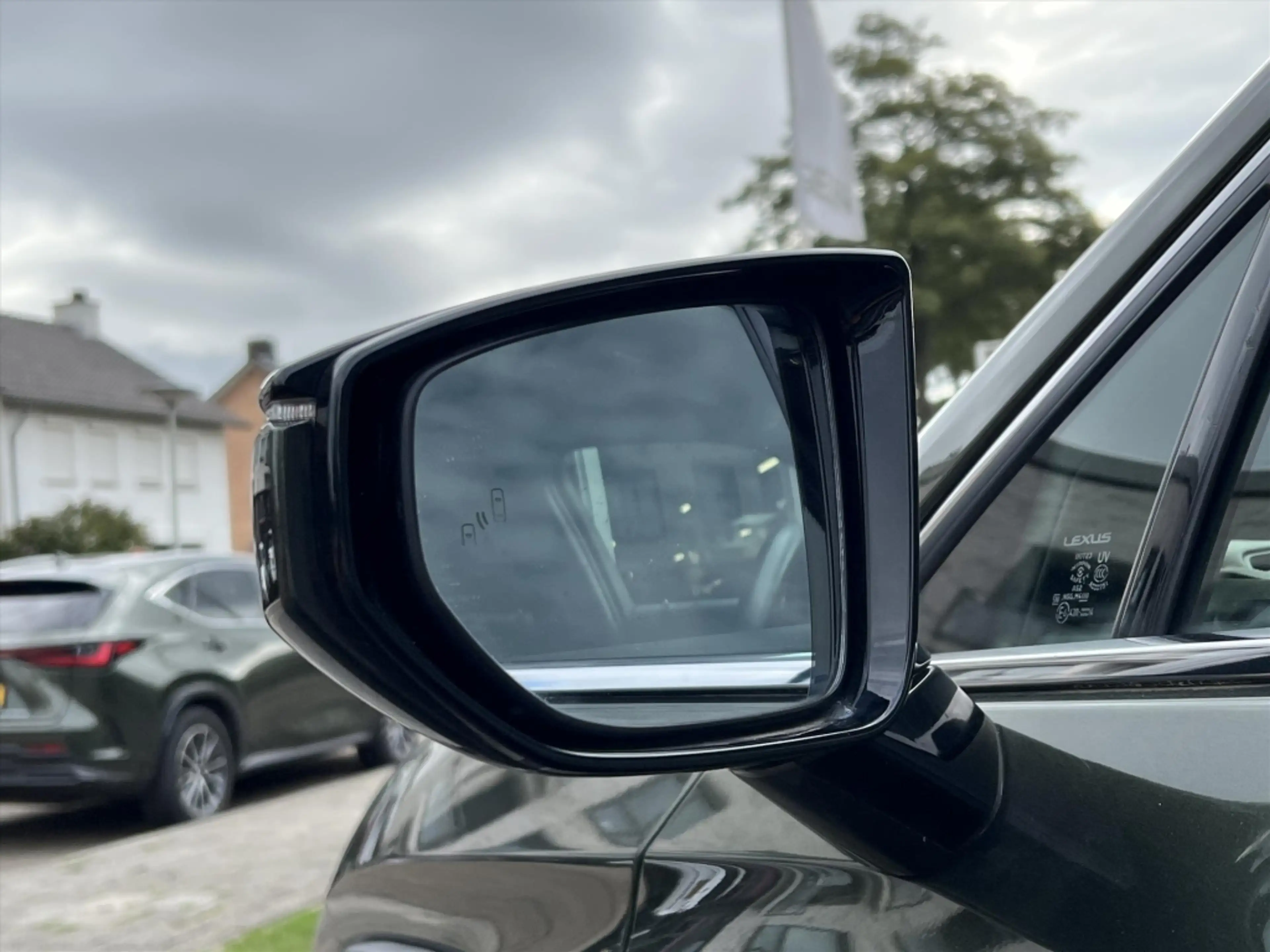 Lexus UX 250h Preference Line | Trekhaak, Dodehoekherkenning, 18 — photo 3