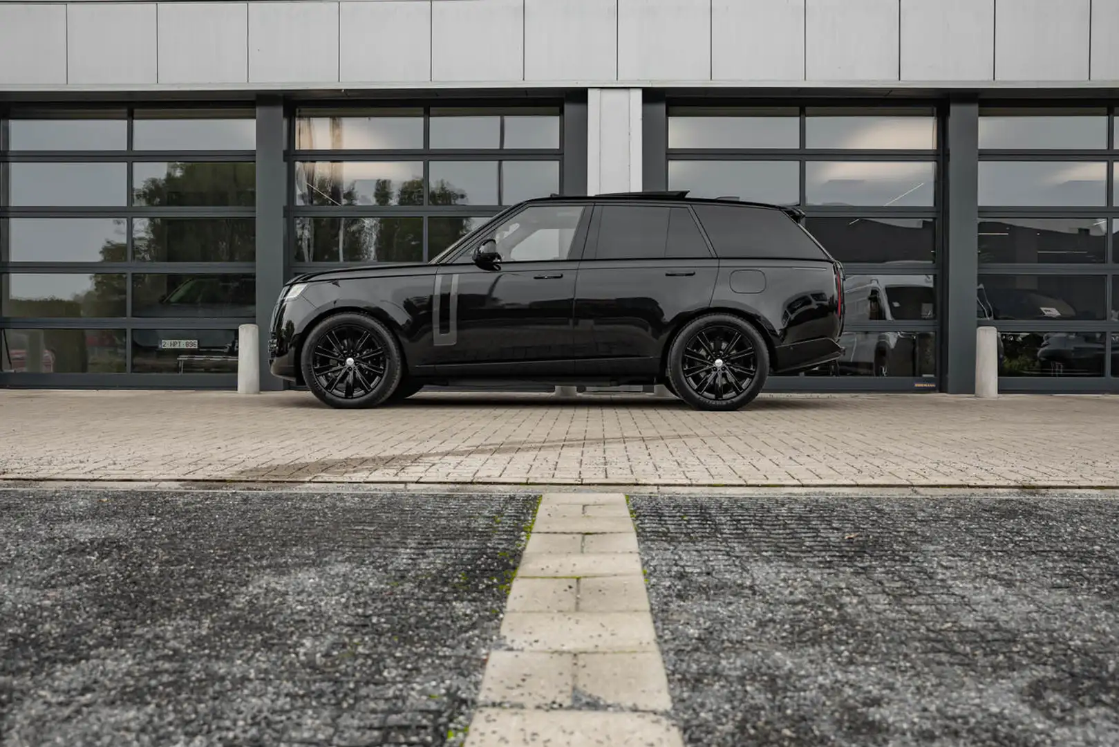Land Rover Range Rover P460e - MY25 - HSE - Pano - Black Ext. - Carraway Zwart - 2