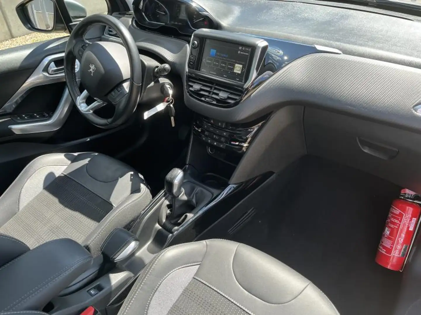 Peugeot 2008 Allure Grijs - 2