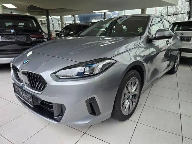 BMW 120 i Aut. Anhängerkupplung/Rückfahrkamera/Navi