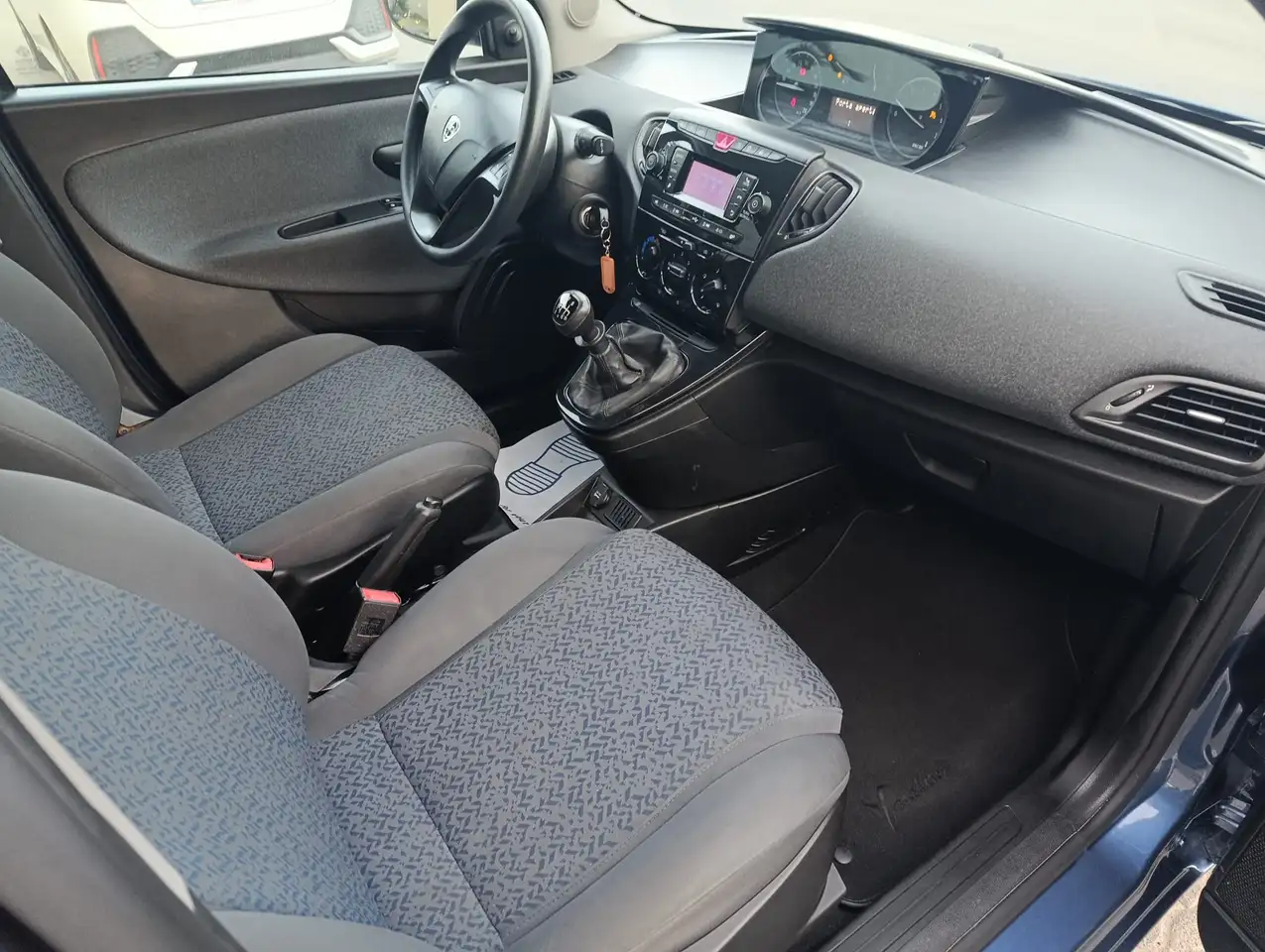 Lancia Ypsilon 2022 — фото 14