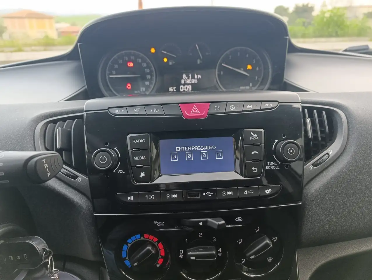 Lancia Ypsilon 2022 — фото 12