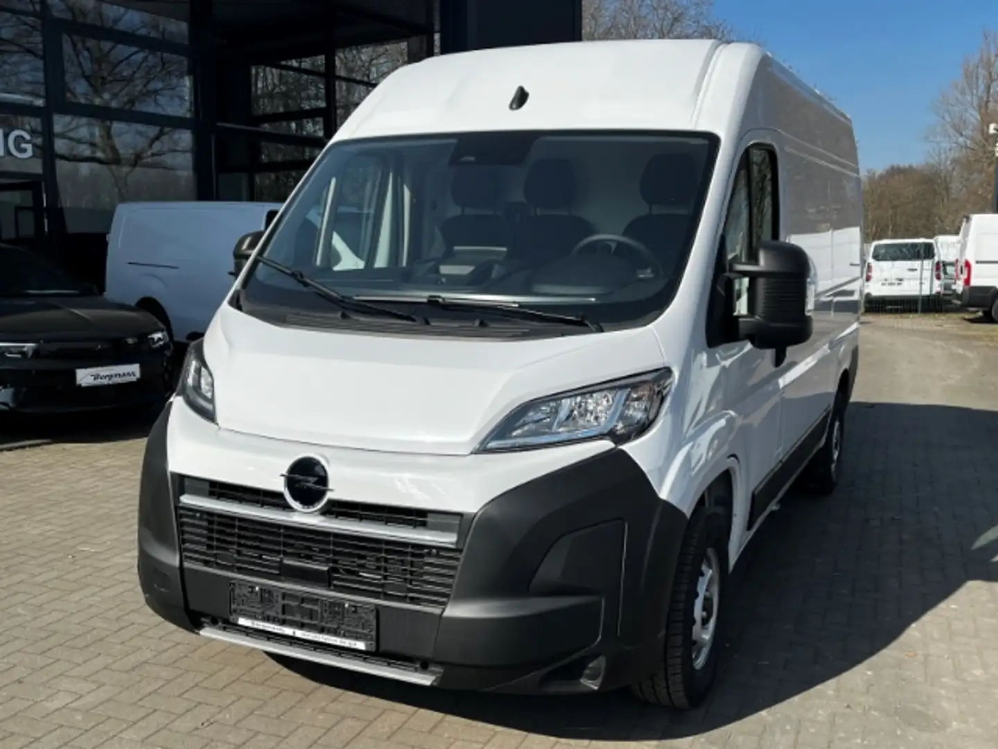 Opel Movano Cargo 3,5t L2H2 2.2 BlueHDi 140 Navi Weiß - 2