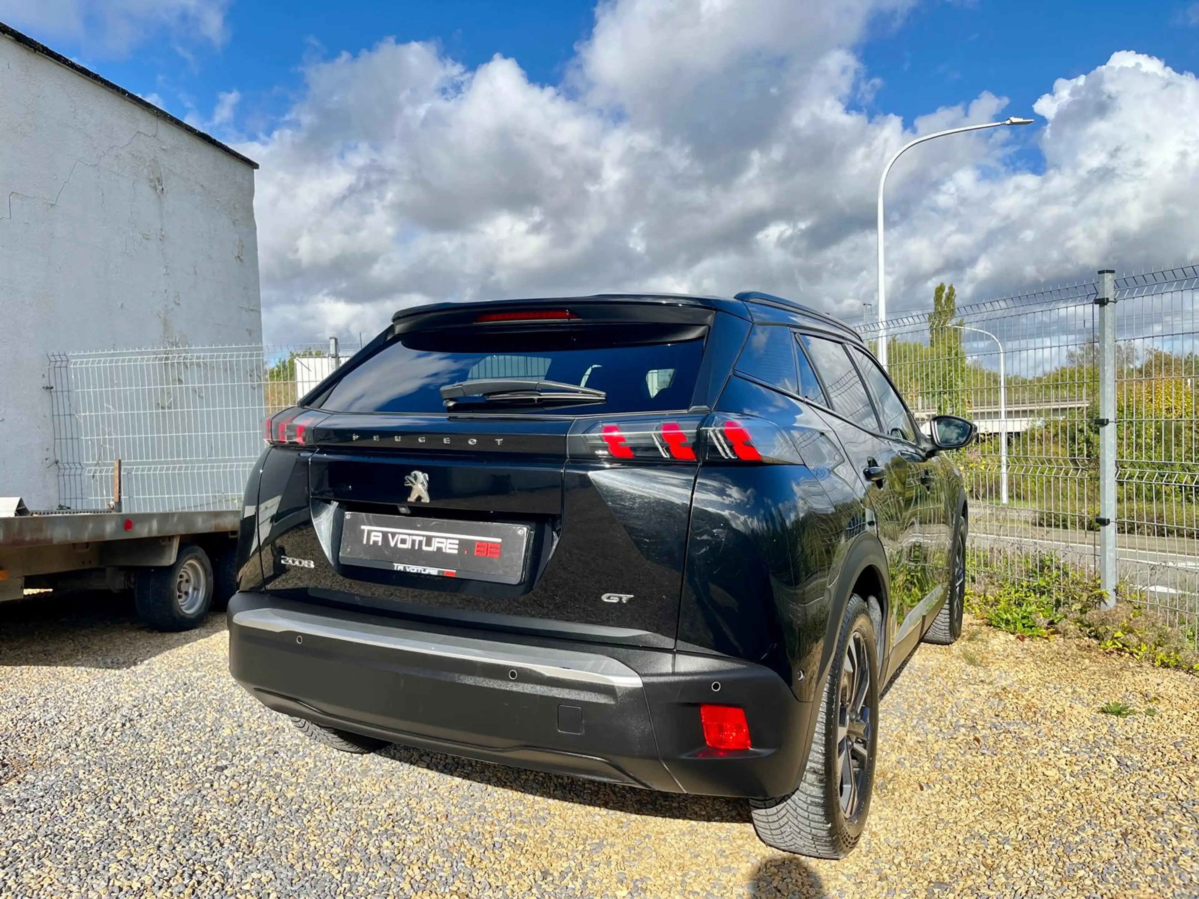Peugeot e-2008 50 kWh GT Soh92%/FULL-LED/NAV/CARPLAY/CAMERA/ACC/PDC/SIEGES-CHAUFF — photo 4