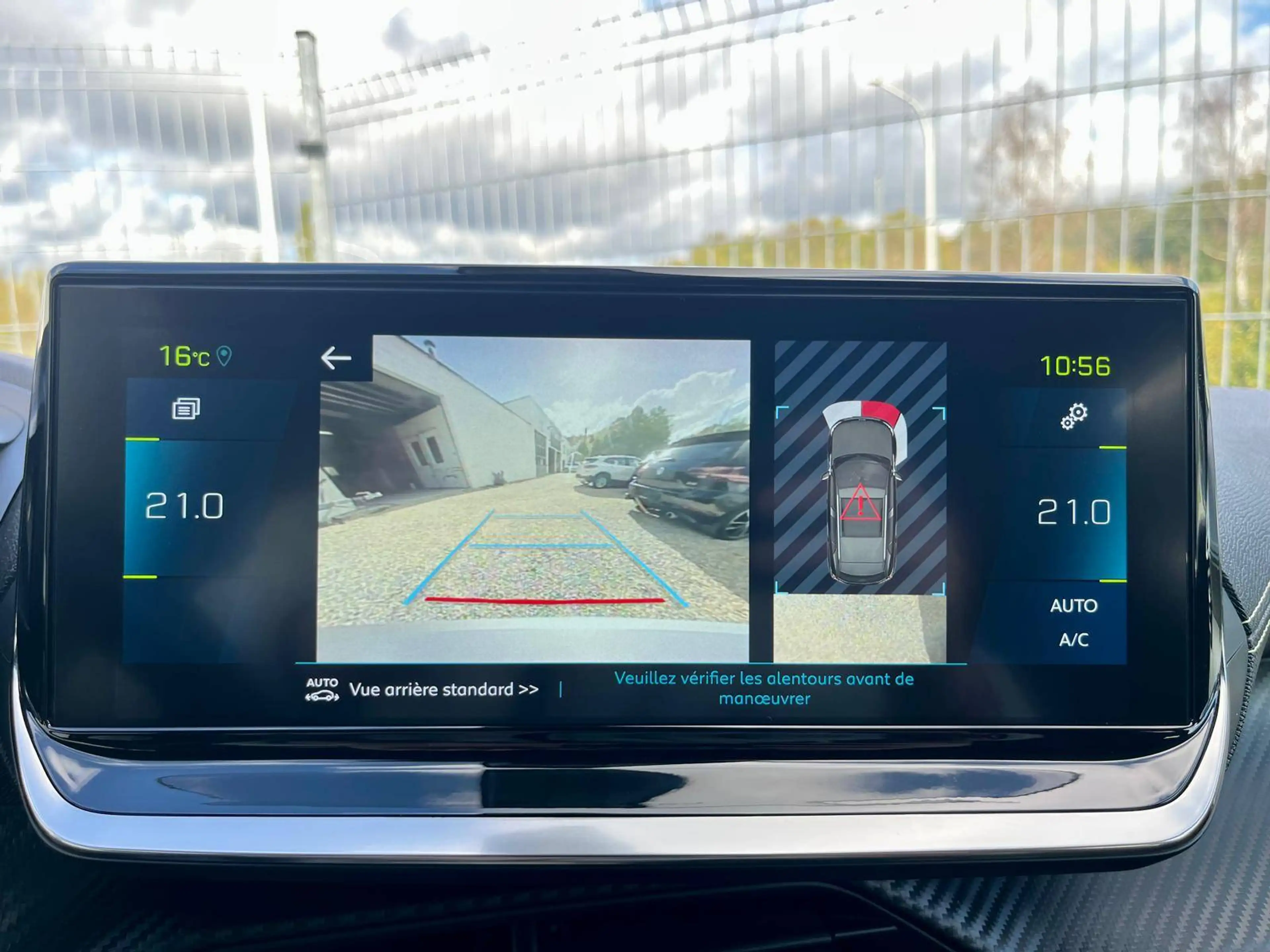 Peugeot e-2008 50 kWh GT Soh92%/FULL-LED/NAV/CARPLAY/CAMERA/ACC/PDC/SIEGES-CHAUFF — photo 14