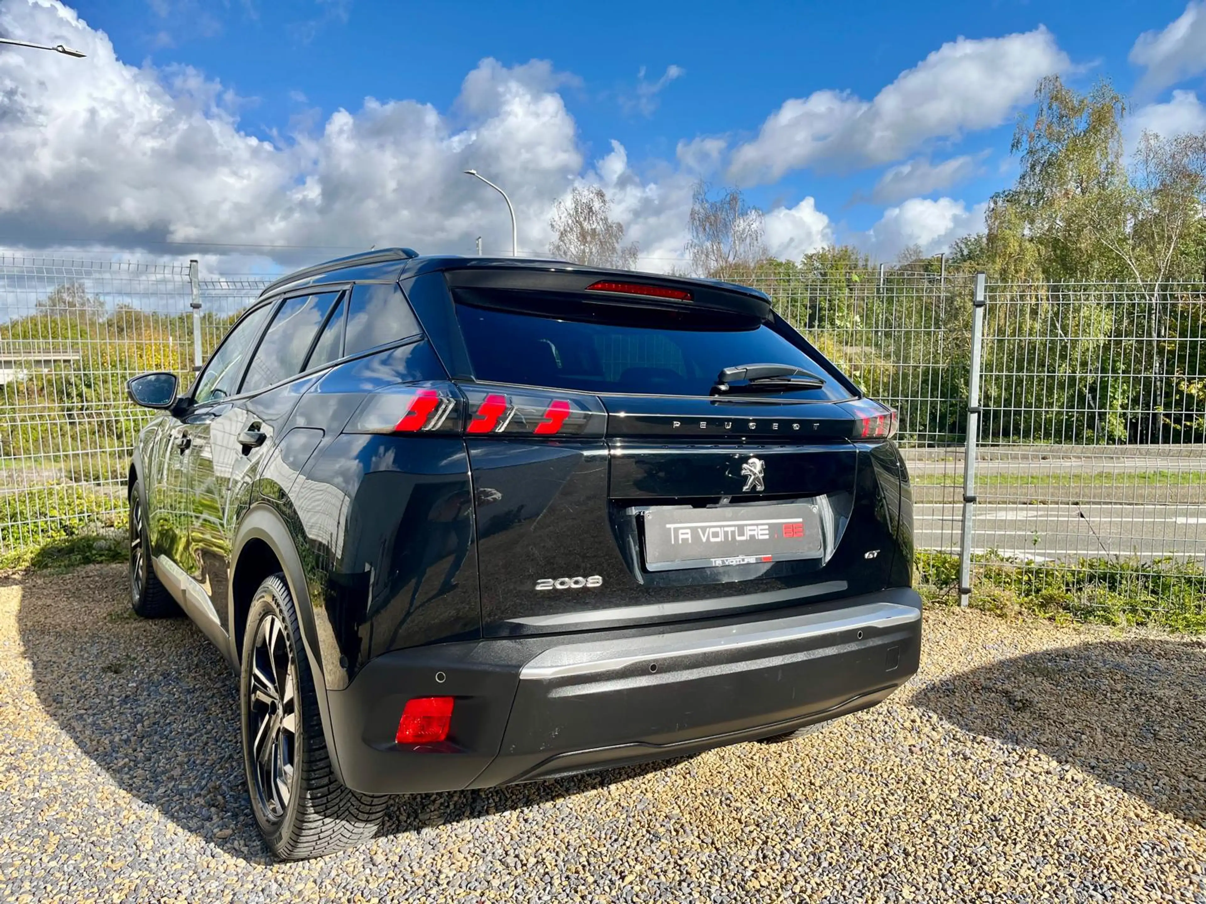 Peugeot e-2008 50 kWh GT Soh92%/FULL-LED/NAV/CARPLAY/CAMERA/ACC/PDC/SIEGES-CHAUFF — photo 3