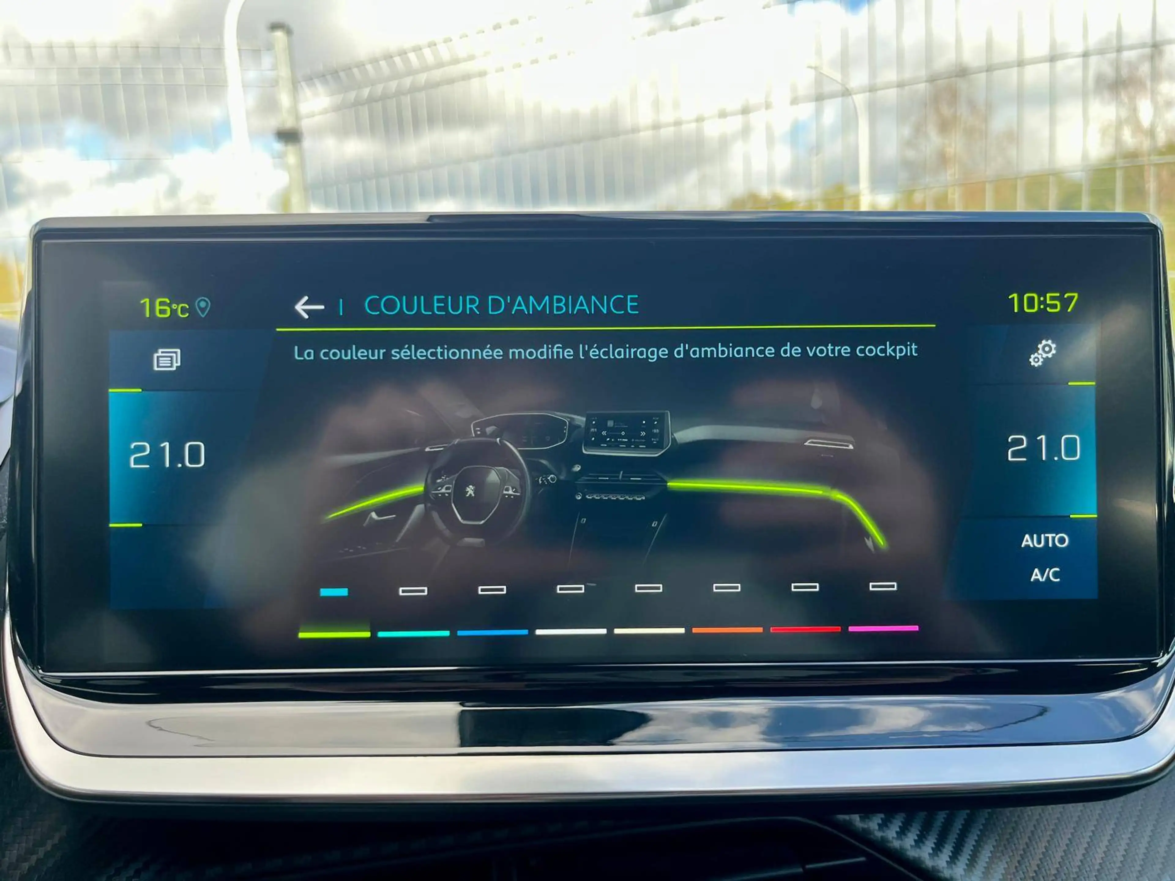 Peugeot e-2008 50 kWh GT Soh92%/FULL-LED/NAV/CARPLAY/CAMERA/ACC/PDC/SIEGES-CHAUFF — photo 15