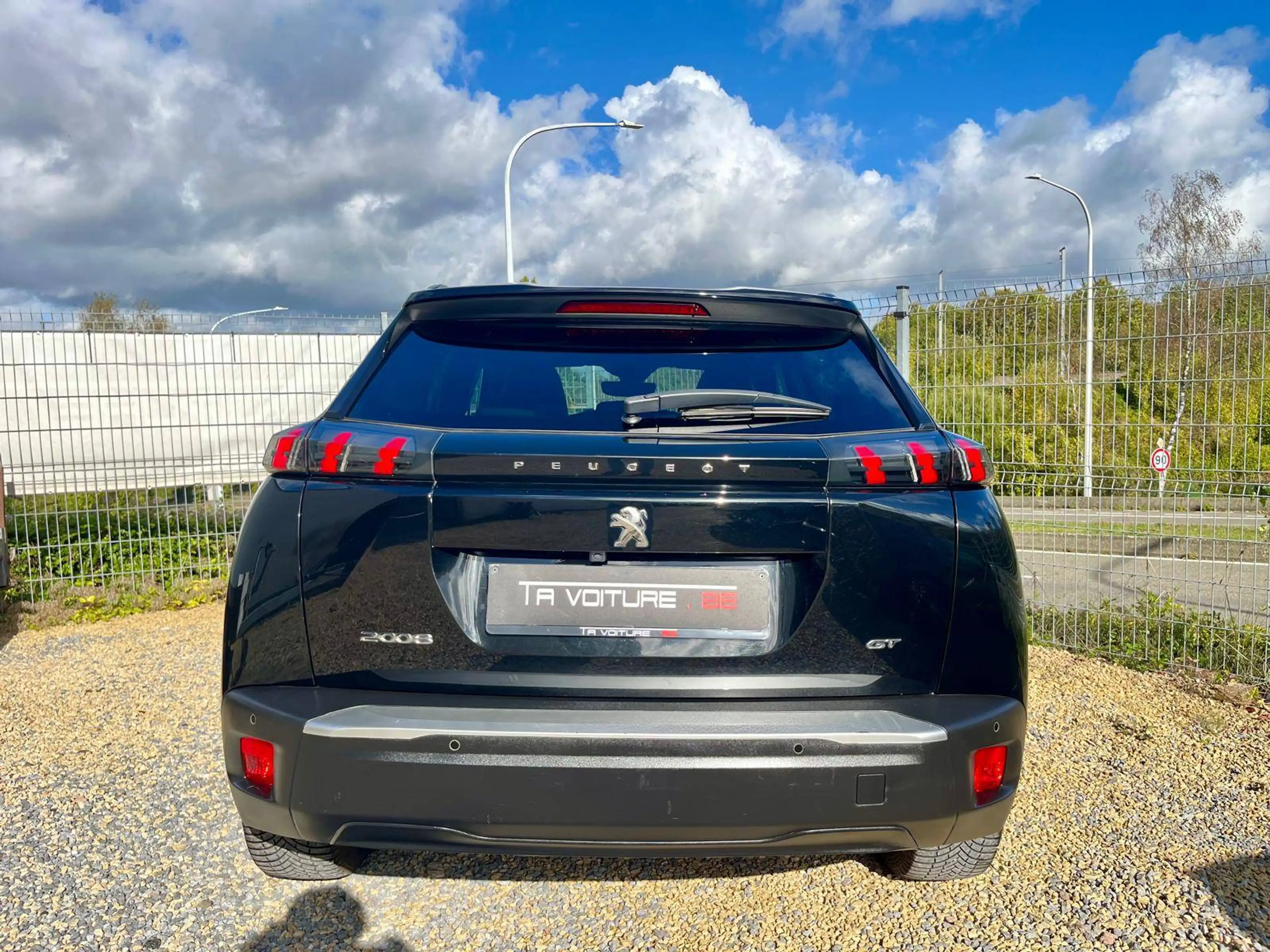 Peugeot e-2008 50 kWh GT Soh92%/FULL-LED/NAV/CARPLAY/CAMERA/ACC/PDC/SIEGES-CHAUFF — photo 5