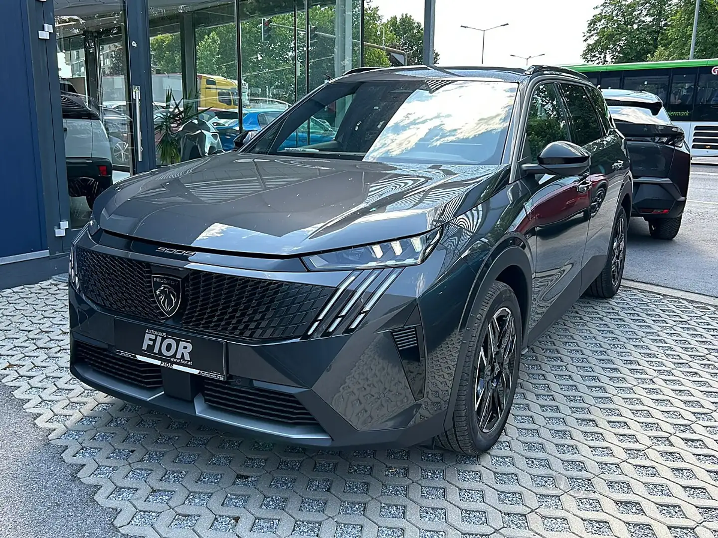 Peugeot 5008 mHEV 145 e-DCS6 Aut. Grau - 1