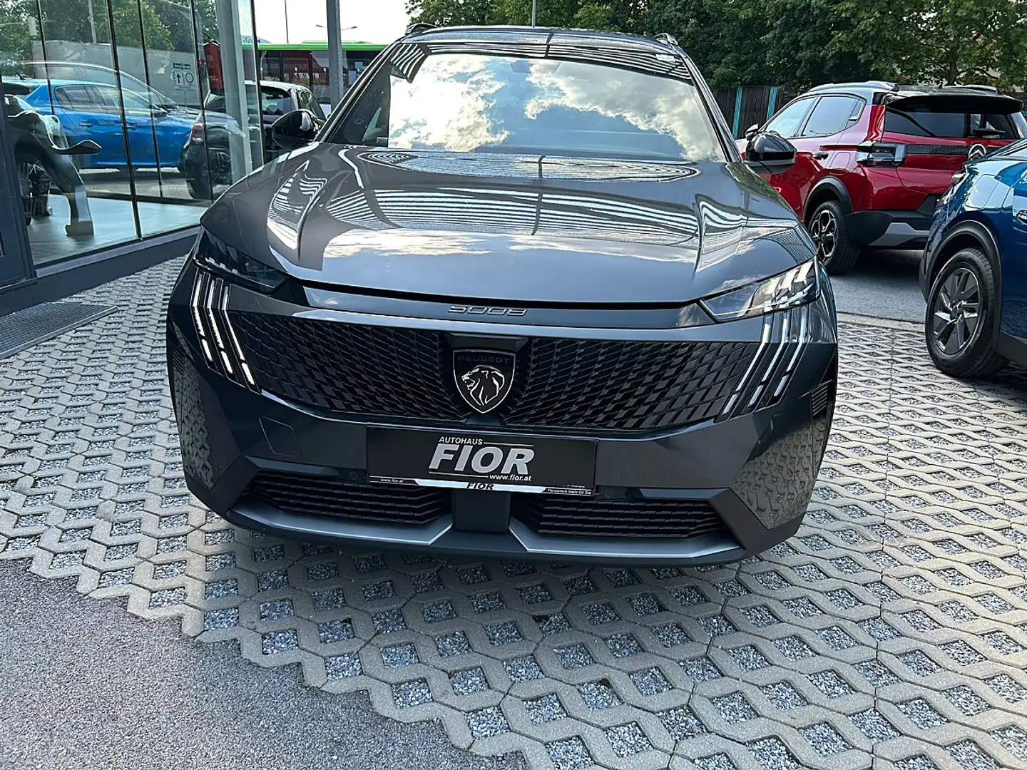 Peugeot 5008 mHEV 145 e-DCS6 Aut. Grau - 2