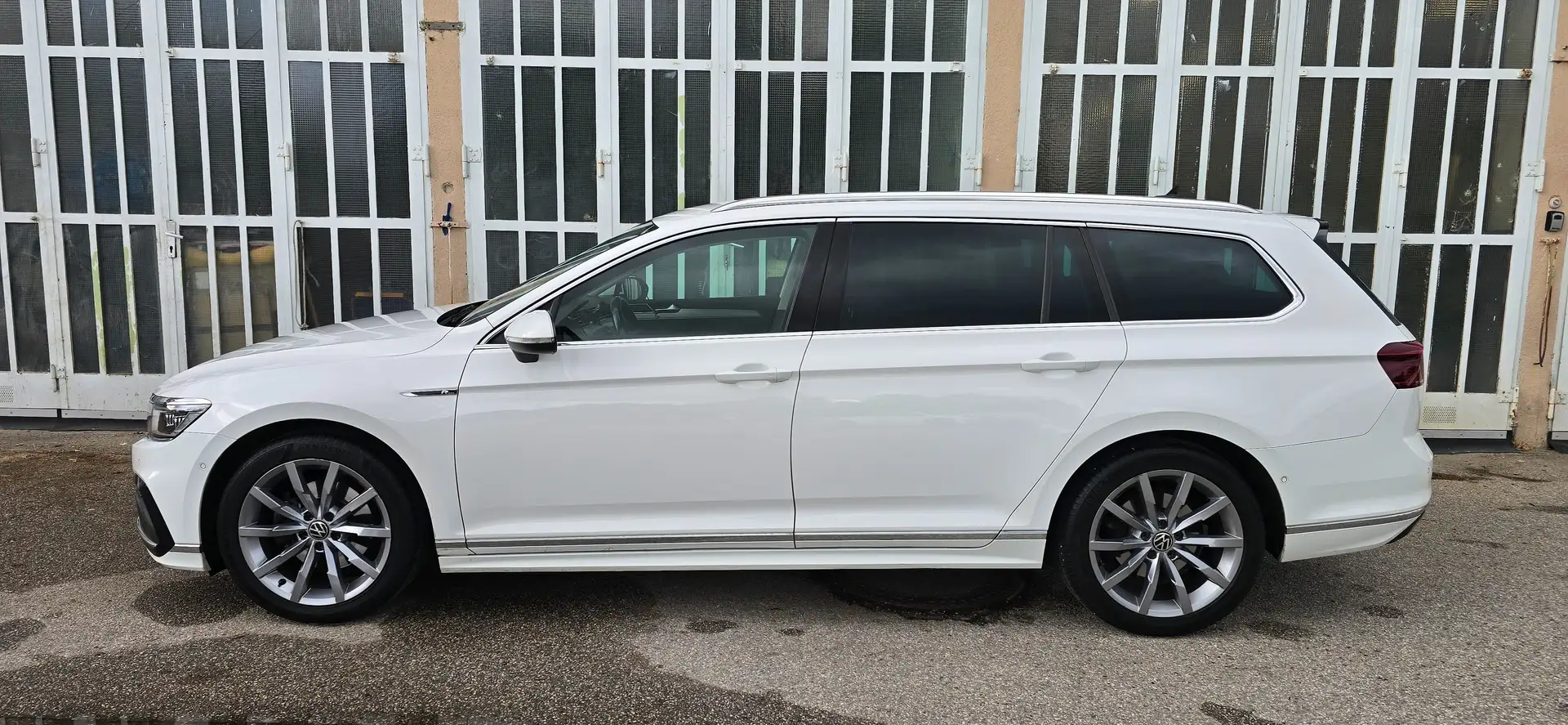 Volkswagen Passat Variant Elegance 2,0 TDI DSG R-Line *Keyless*Sofort Kredit Weiß - 2