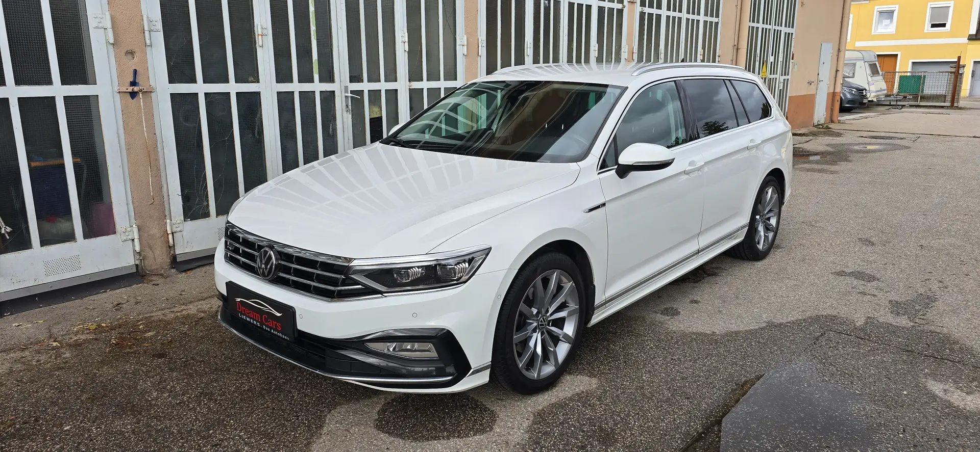 Volkswagen Passat Variant Elegance 2,0 TDI DSG R-Line *Keyless*Sofort Kredit Weiß - 1
