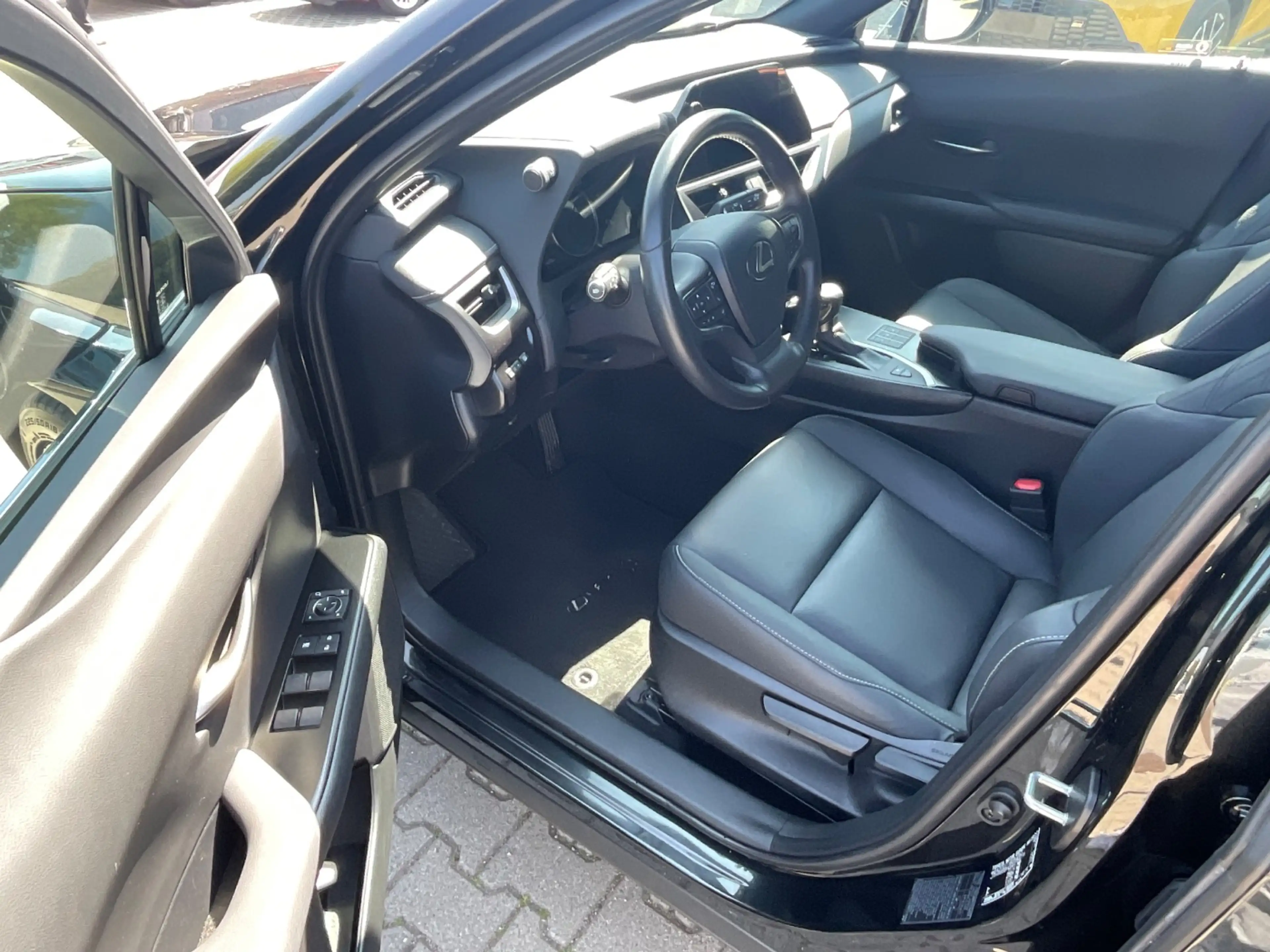 Lexus UX 250h UX 250 h F Sport Design ACC+LED+SHZ+2xKlima+Kam. — photo 10