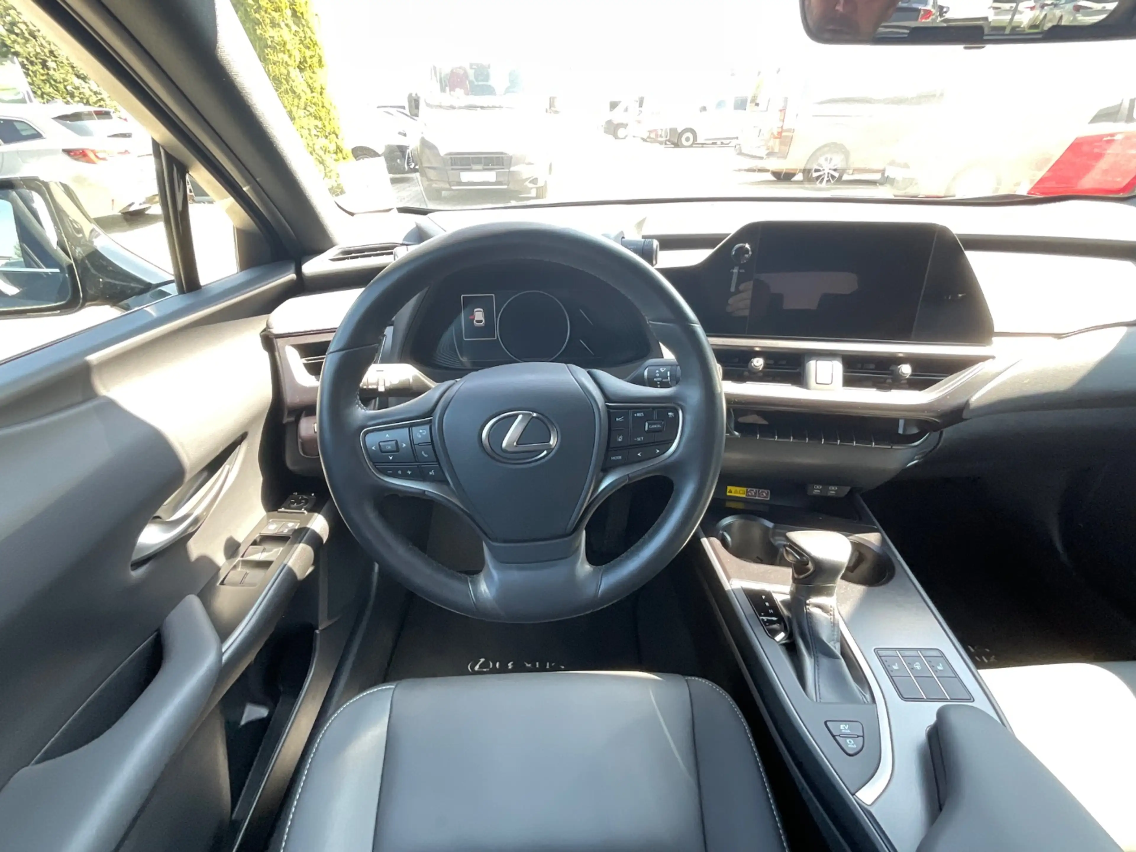 Lexus UX 250h UX 250 h F Sport Design ACC+LED+SHZ+2xKlima+Kam. — photo 12