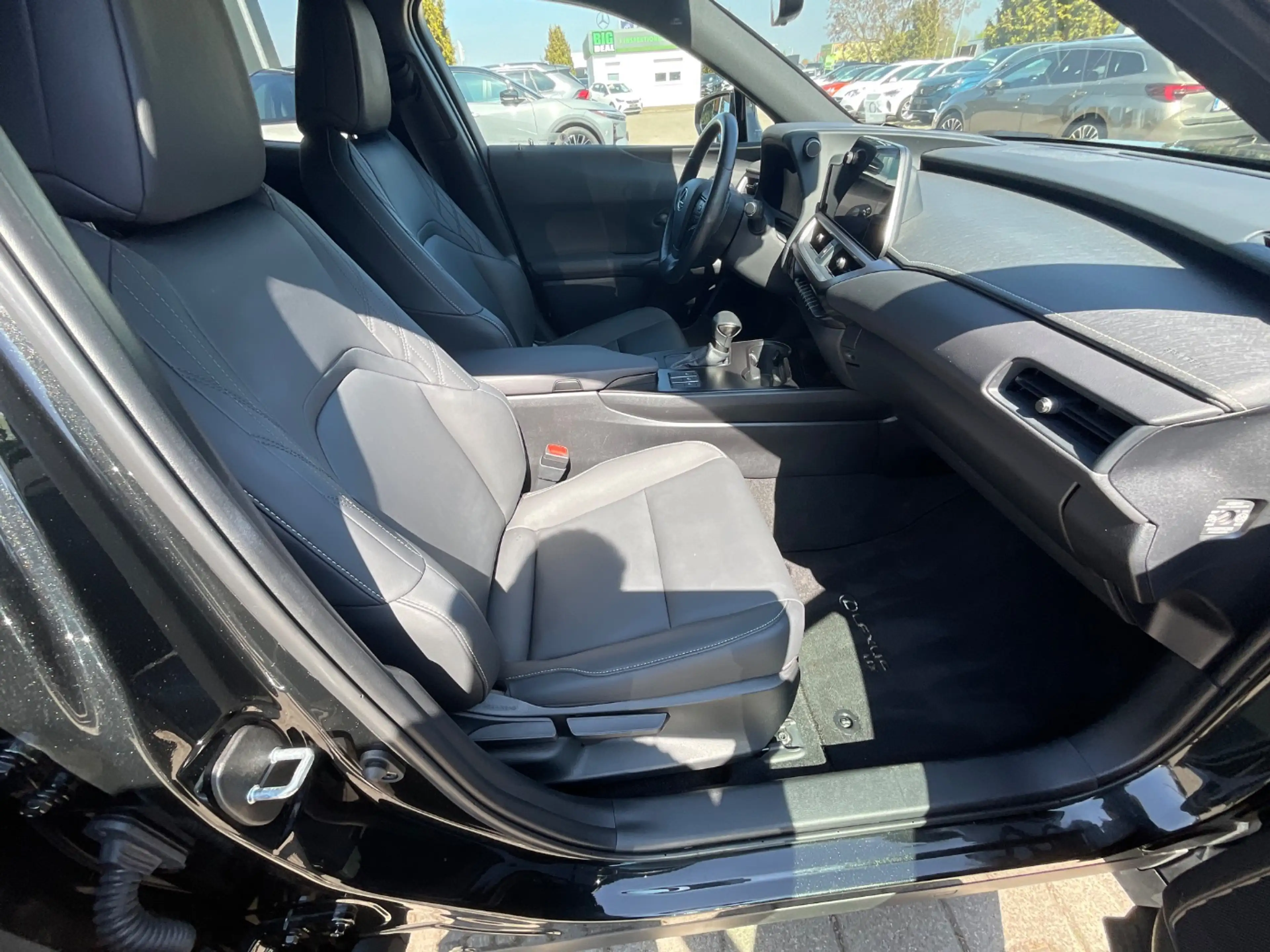 Lexus UX 250h UX 250 h F Sport Design ACC+LED+SHZ+2xKlima+Kam. — photo 15