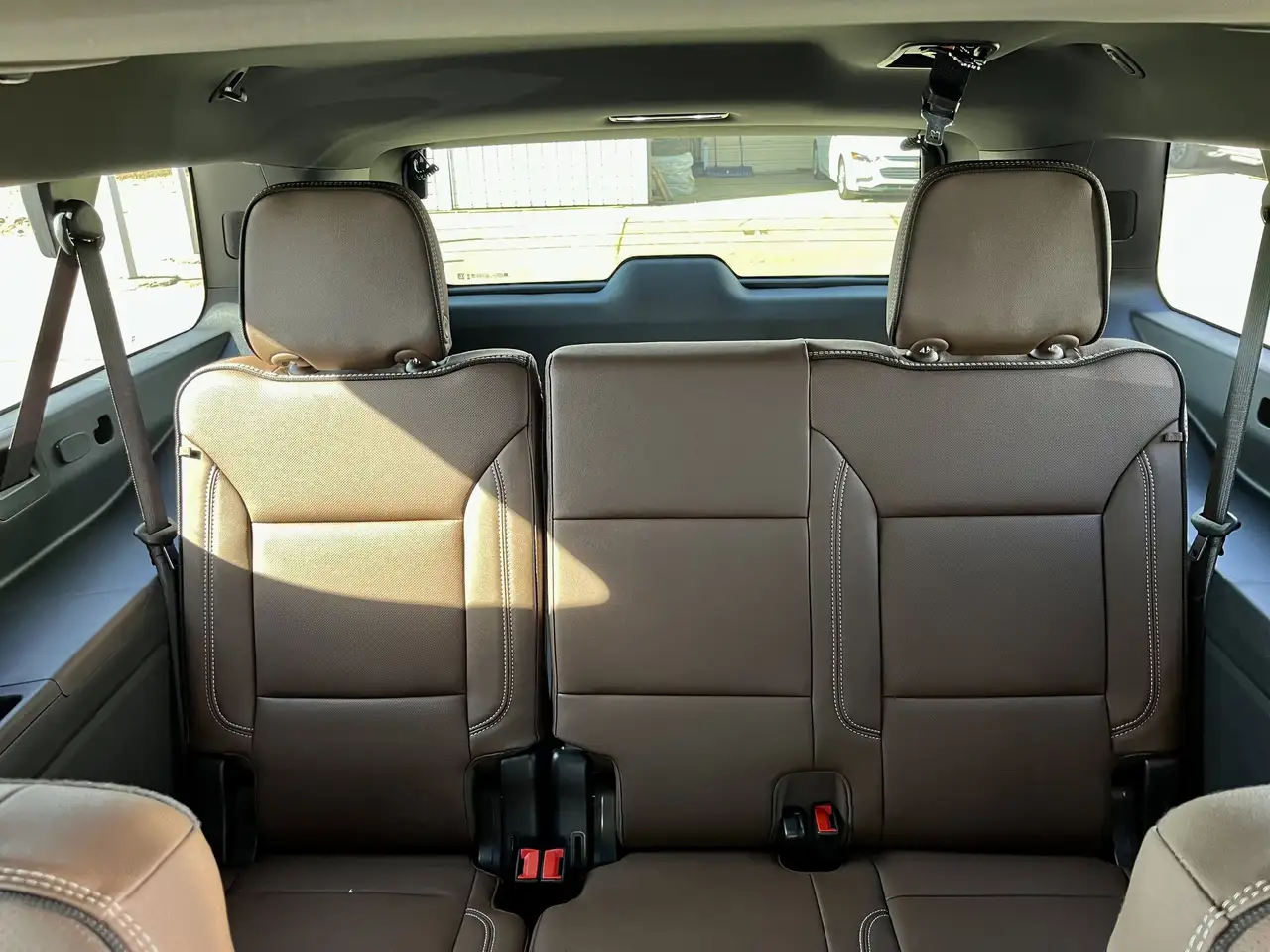 Chevrolet Suburban снимка Chevrolet Suburban