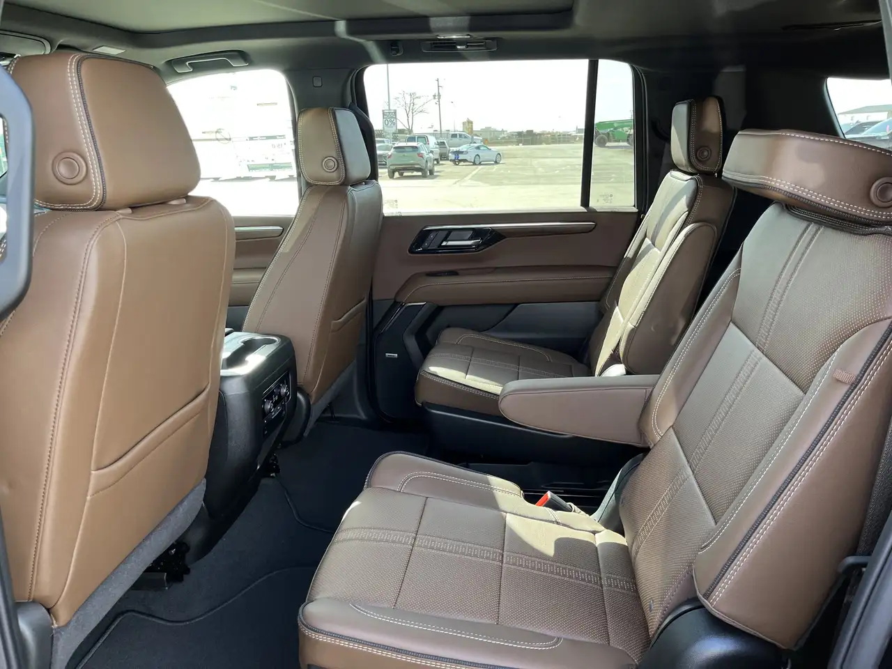 Chevrolet Suburban снимка Chevrolet Suburban