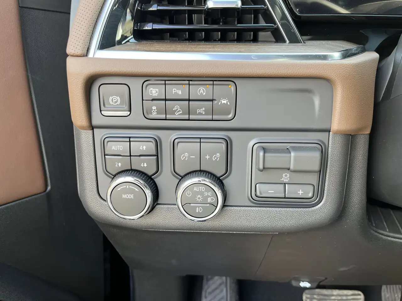 Chevrolet Suburban снимка Chevrolet Suburban