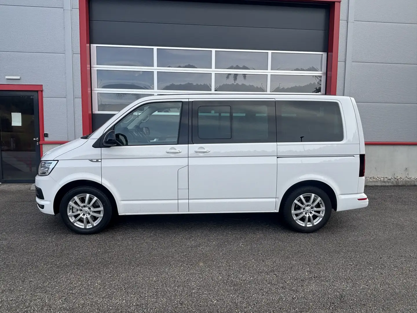 Volkswagen T6 Multivan Edition 2,0 TDI 4Motion - 2