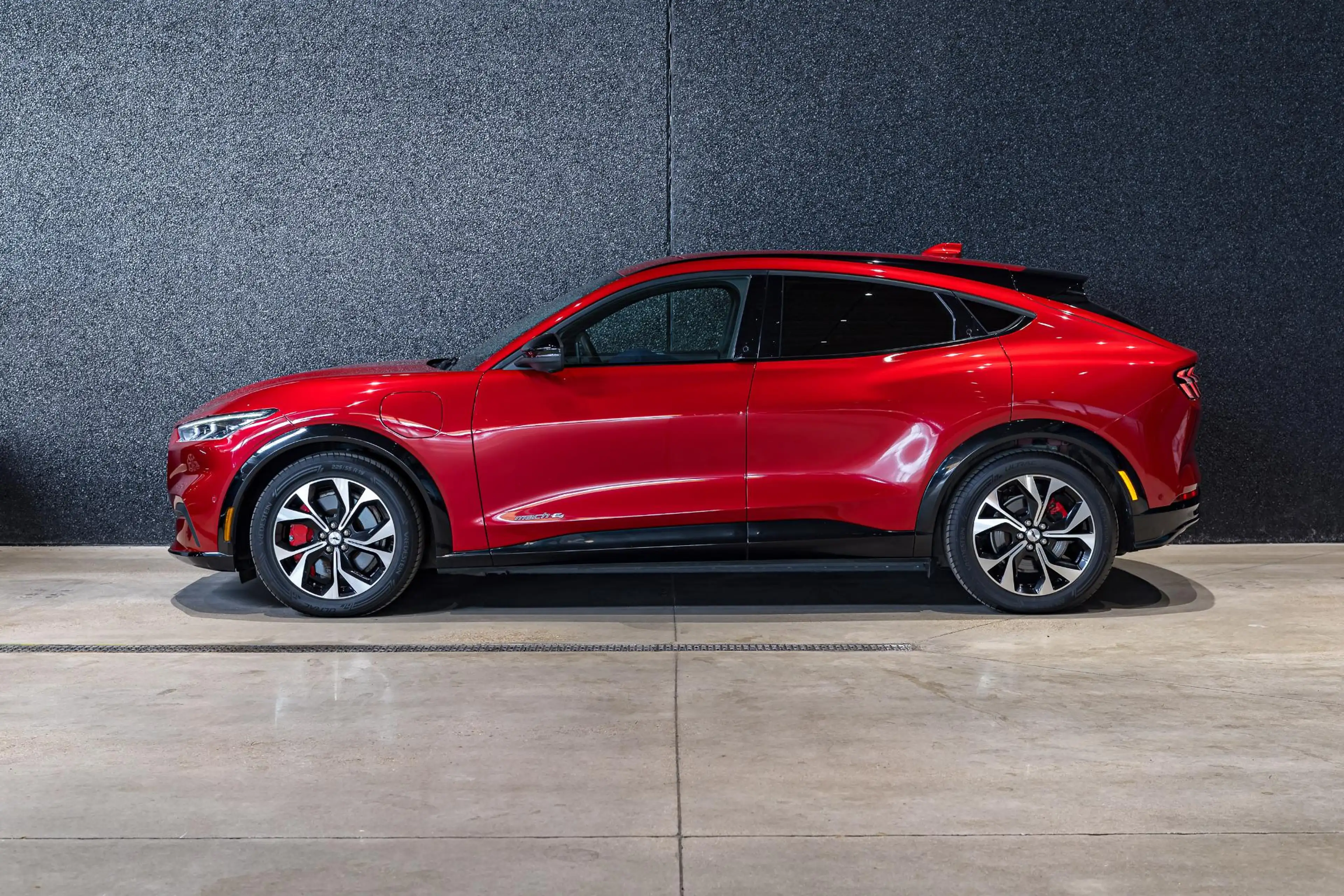 Ford Mustang Mach-E 76kWh 198kW Standard Range AWD SOH 95% — photo 4
