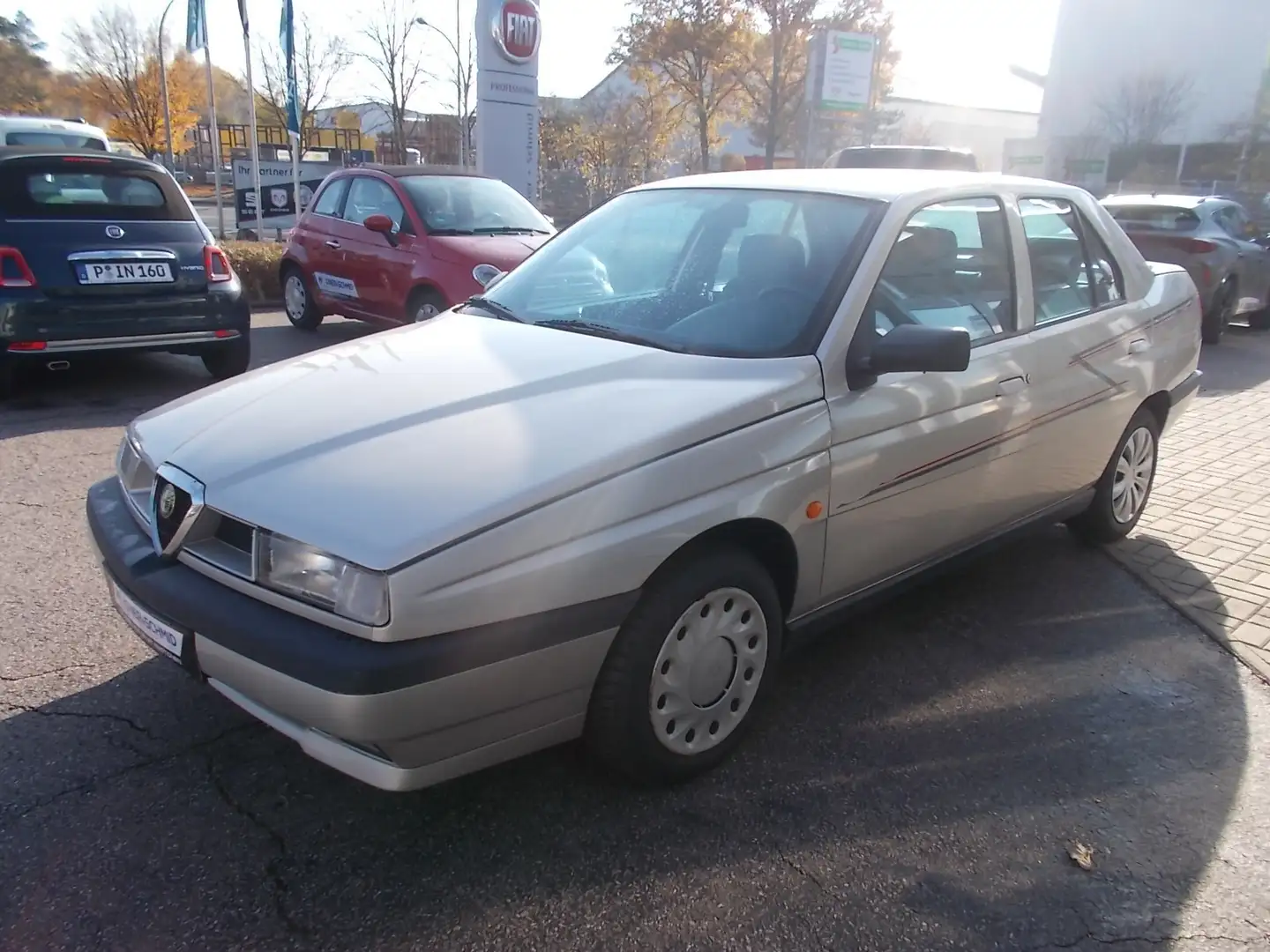Alfa Romeo 155 1.6 16V Klima ->Youngtimer mit Historie Gold - 1