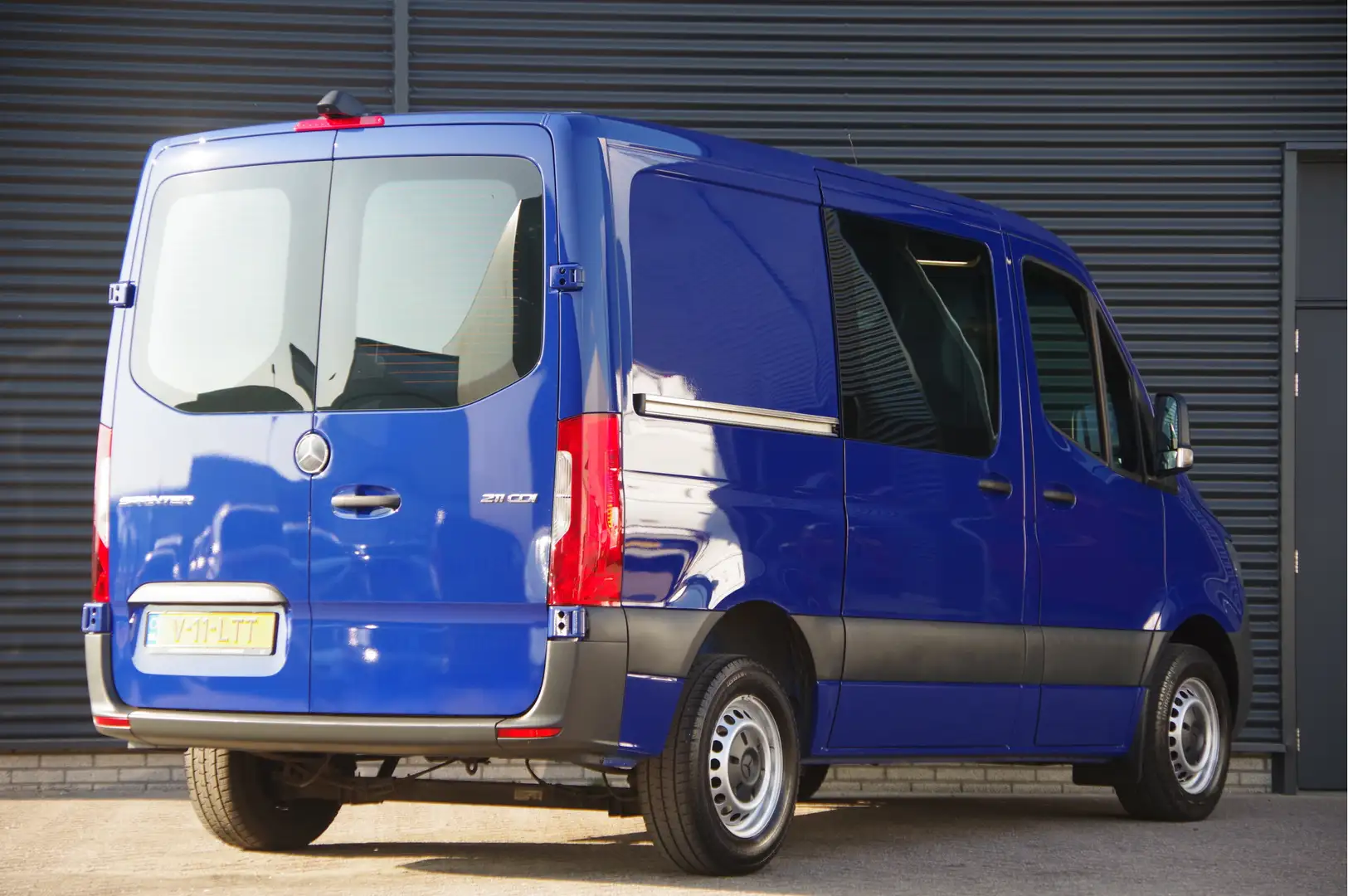 Mercedes-Benz Sprinter 211 2.2 CDI L1H1 AUT. MBUX, CAMERA, STANDKACHEL, C Blauw - 2