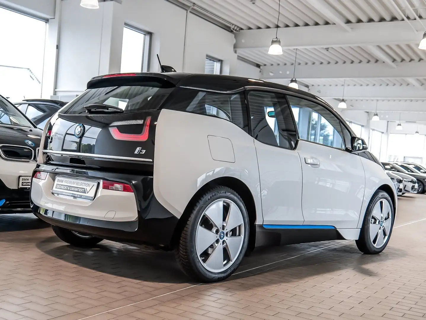 BMW i3 120ah Navi Kamera WirelessCharge Sitzheiz Bianco - 2