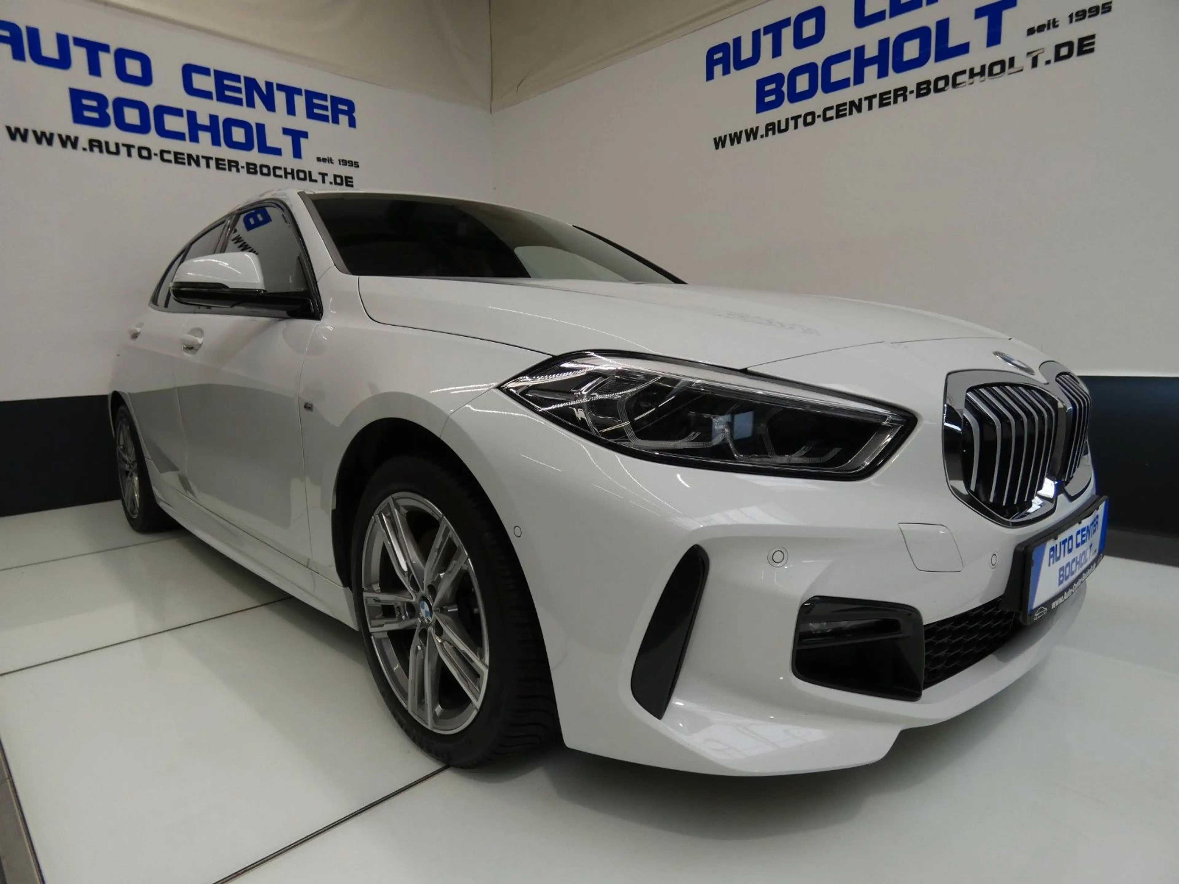 BMW 118 i M Sport*Navi*Leder*Kamera*CarPlay — photo 3