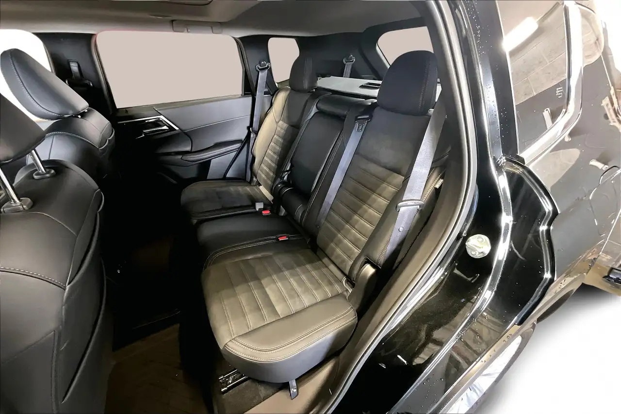 Mitsubishi Outlander photo Mitsubishi Outlander