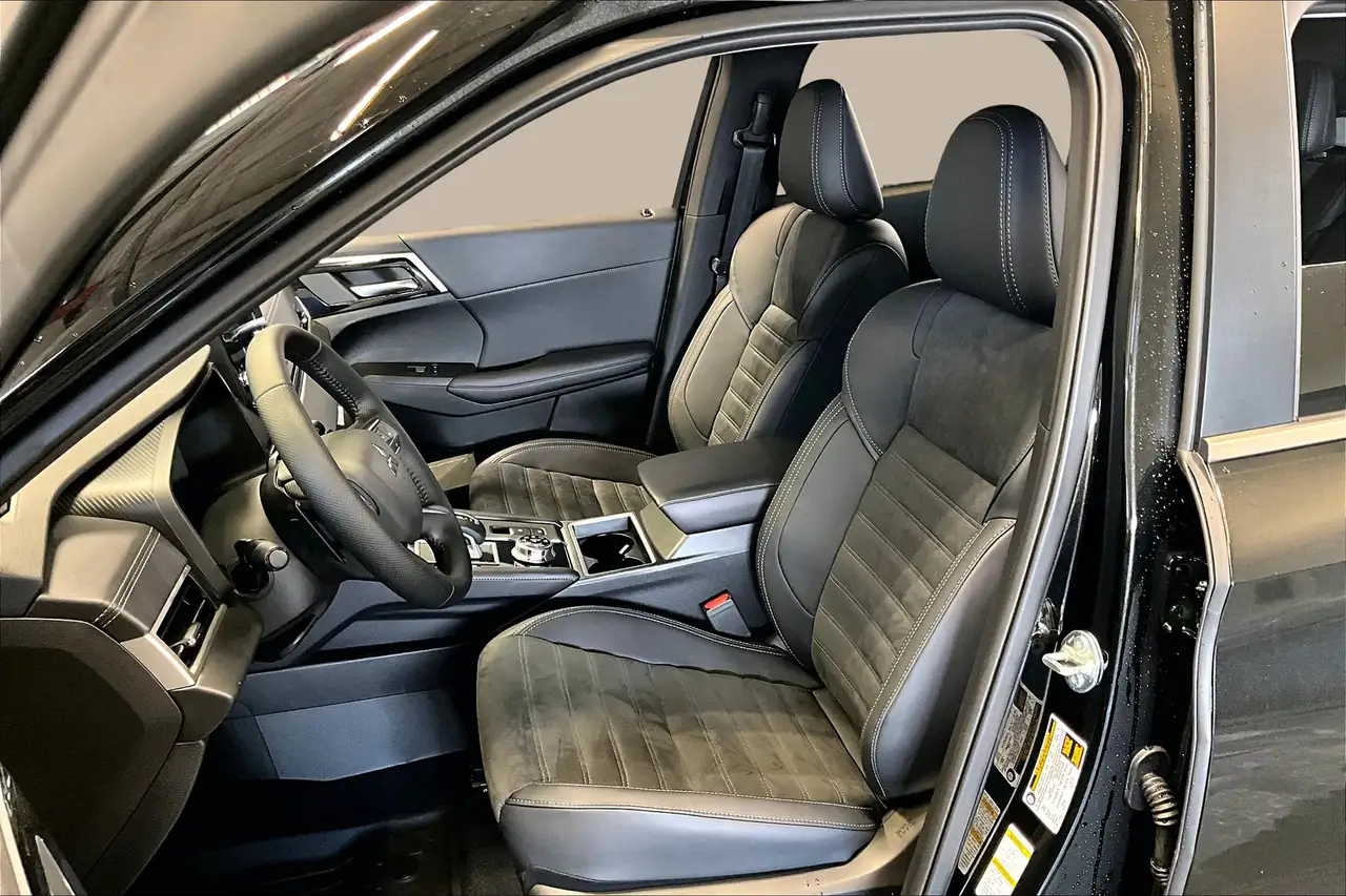 Mitsubishi Outlander photo Mitsubishi Outlander