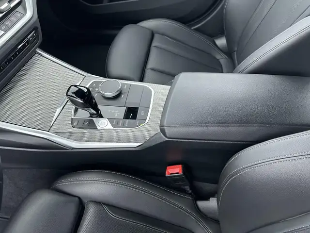 BMW 3 Series view 15