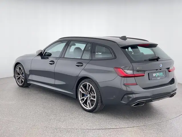 BMW 3 Series view 5