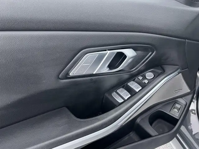 BMW 3 Series view 10