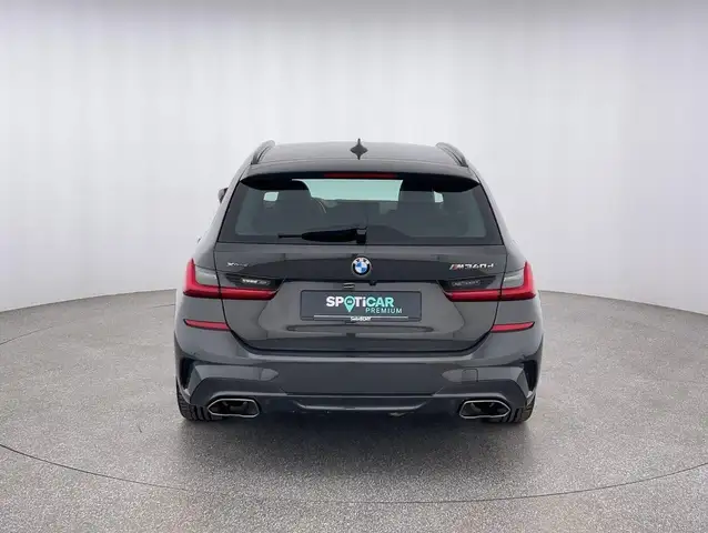 BMW 3 Series view 4