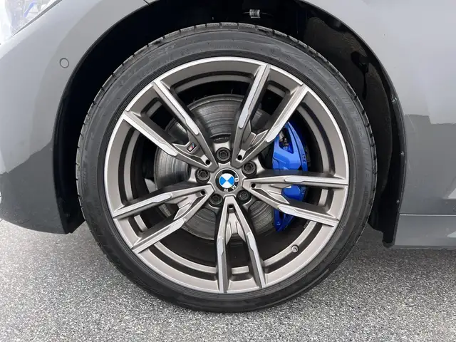 BMW 3 Series view 6