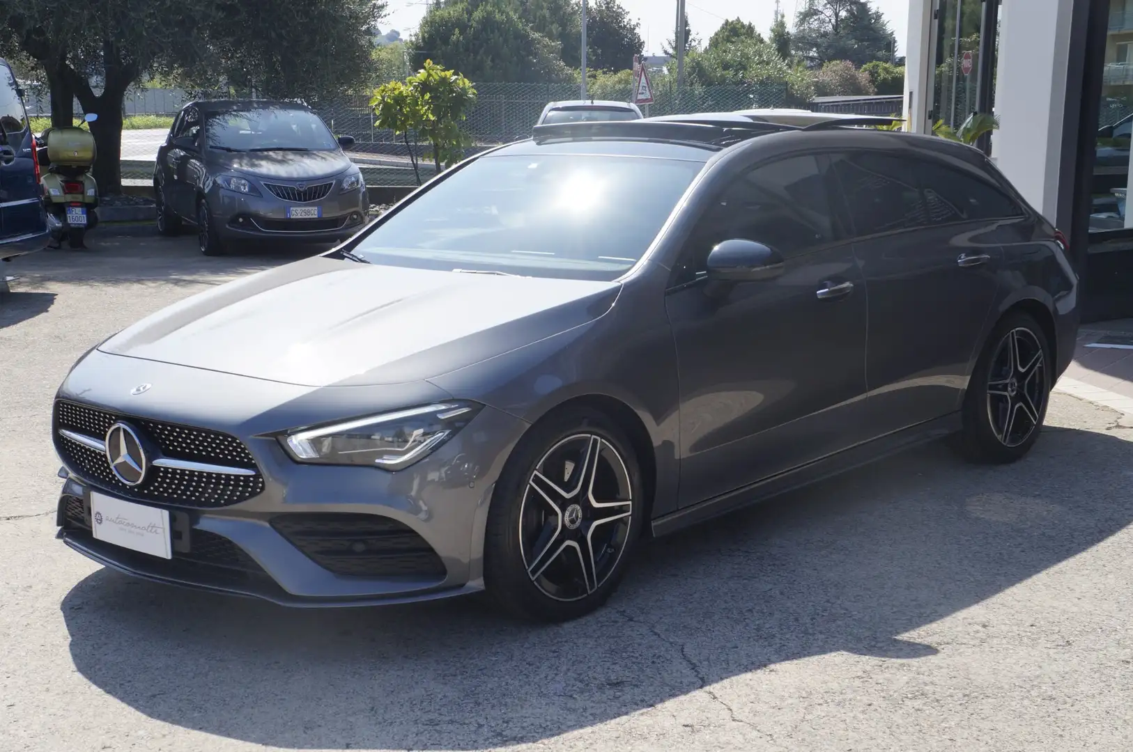 Mercedes-Benz CLA 220 d Auto Shooting Brake Premium 190CV TETTO AMG ACC Gris - 1