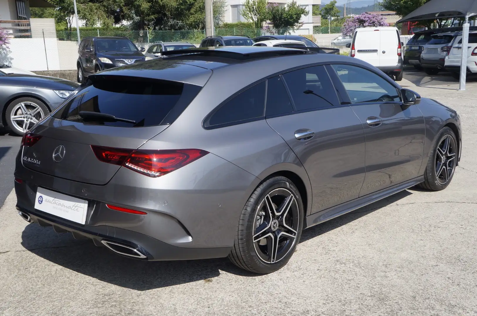Mercedes-Benz CLA 220 d Auto Shooting Brake Premium 190CV TETTO AMG ACC Gris - 2