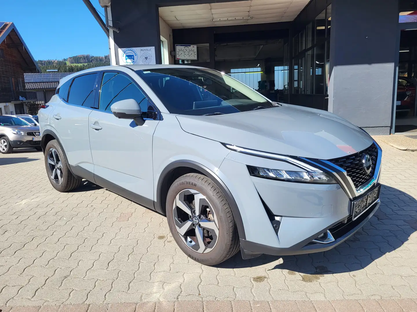 Nissan Qashqai N-Connecta 1,3 DIG-T MHEV Grau - 2