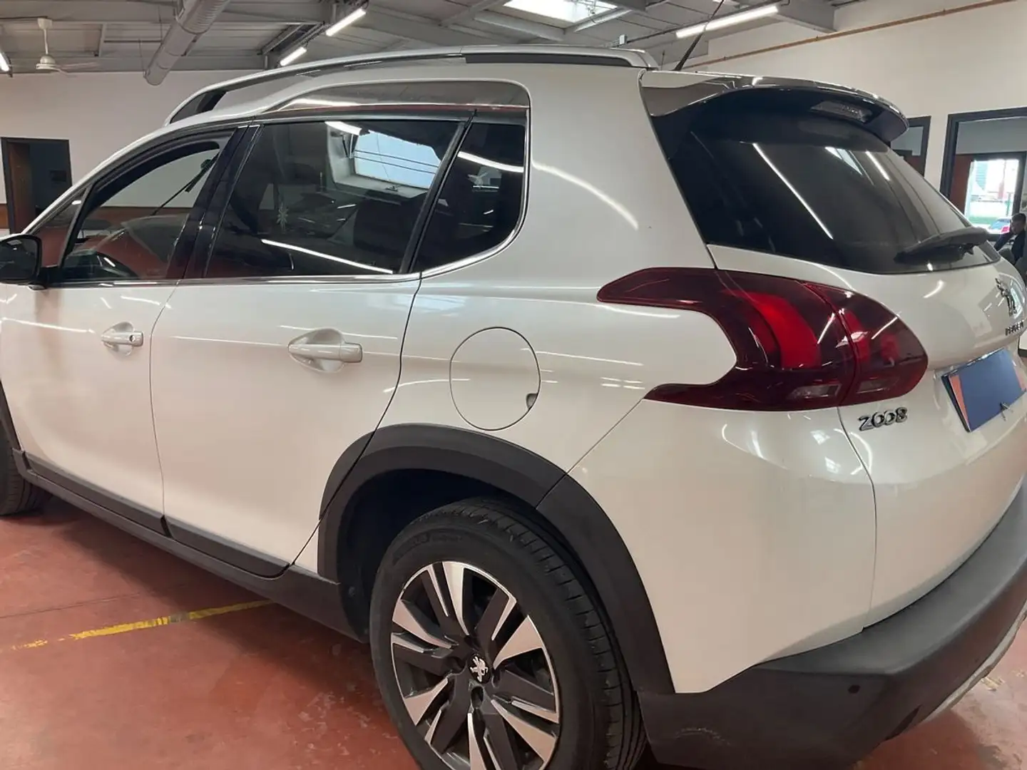 Peugeot 2008 PureTech 110 NAVI PDC LEDER CARPLAY BT PANORAMA Blanc - 2