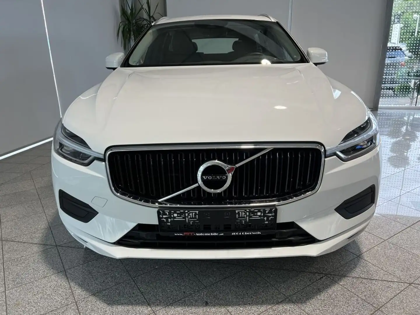 Volvo XC60 Momentum Pro Blanc - 2