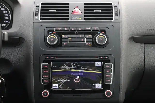 Volkswagen Touran view 18