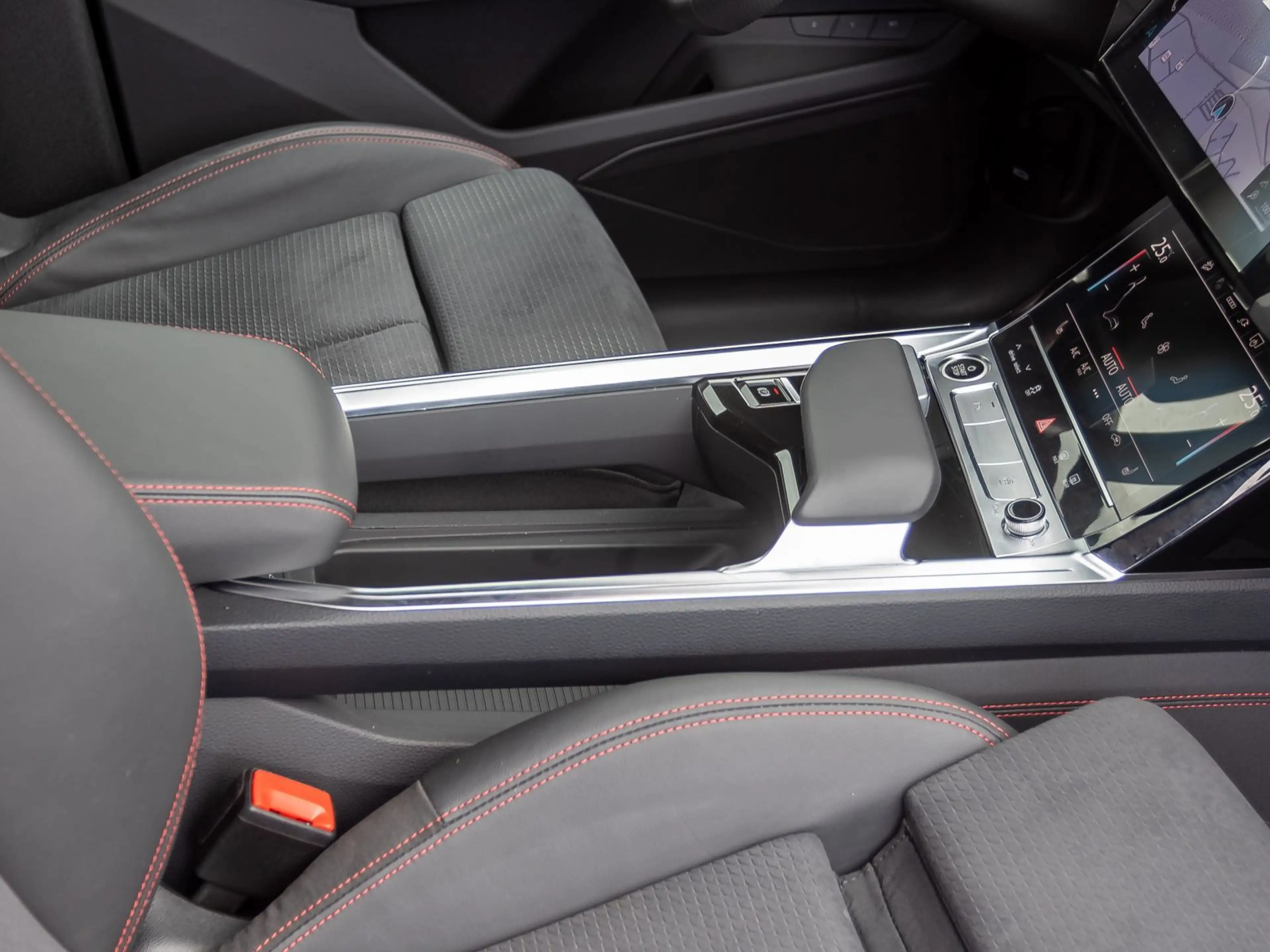 Audi Q8 e-tron S line 50 Navi LED Luftfederung Standk — photo 28