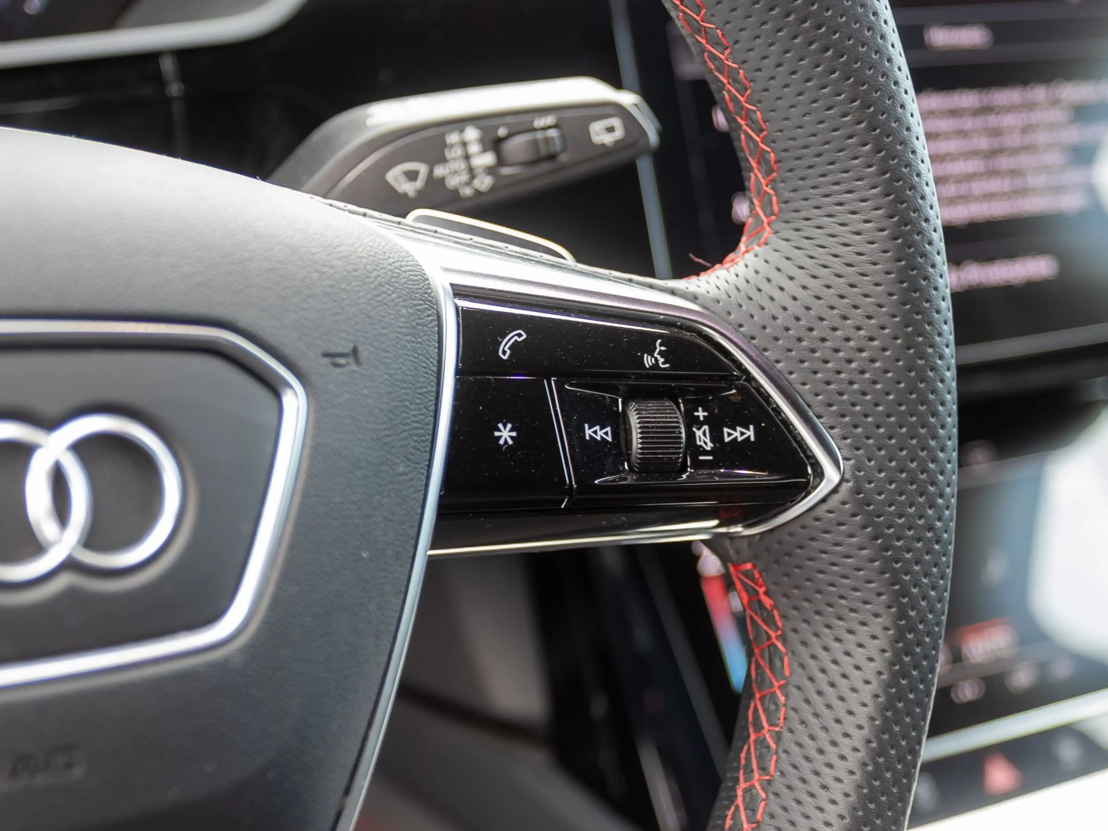 Audi Q8 e-tron S line 50 Navi LED Luftfederung Standk — photo 16