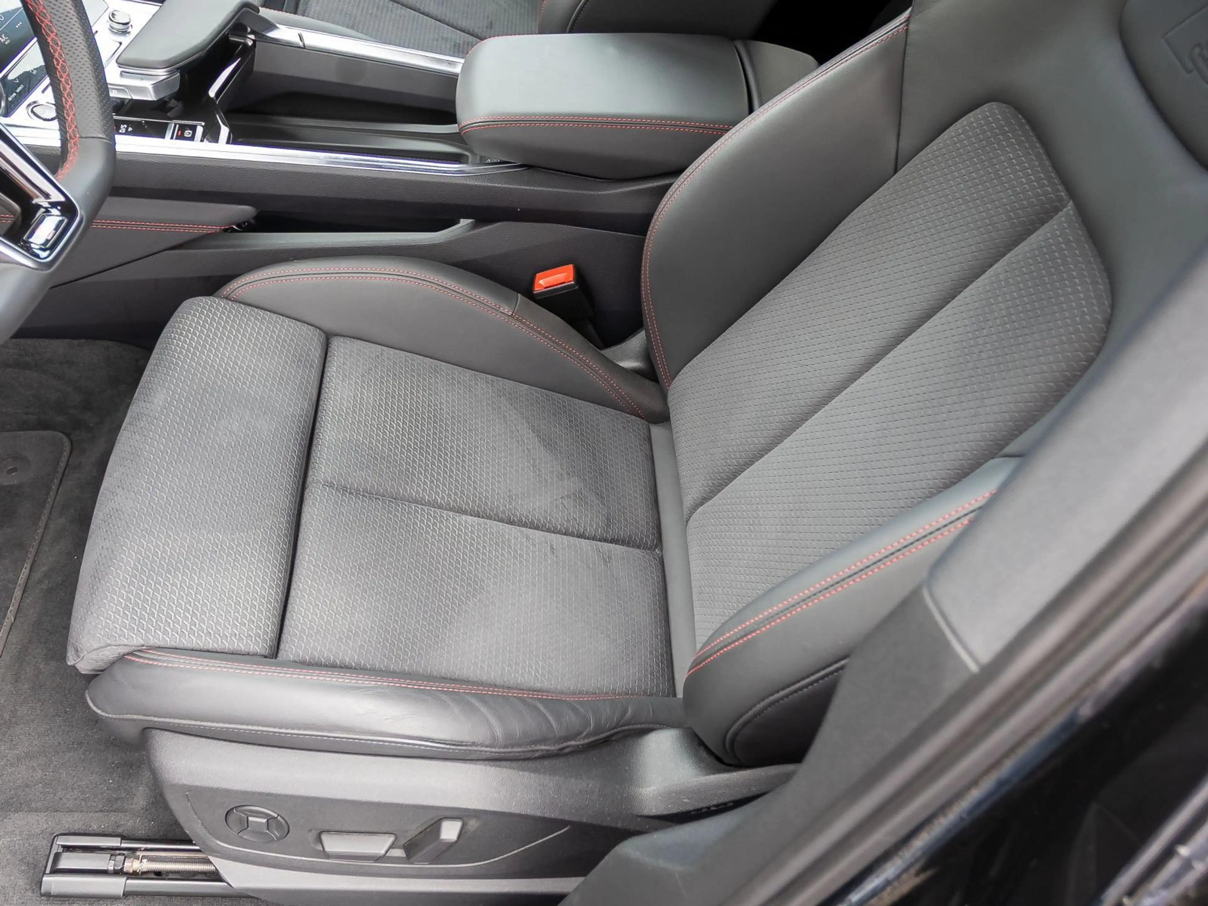 Audi Q8 e-tron S line 50 Navi LED Luftfederung Standk — photo 13