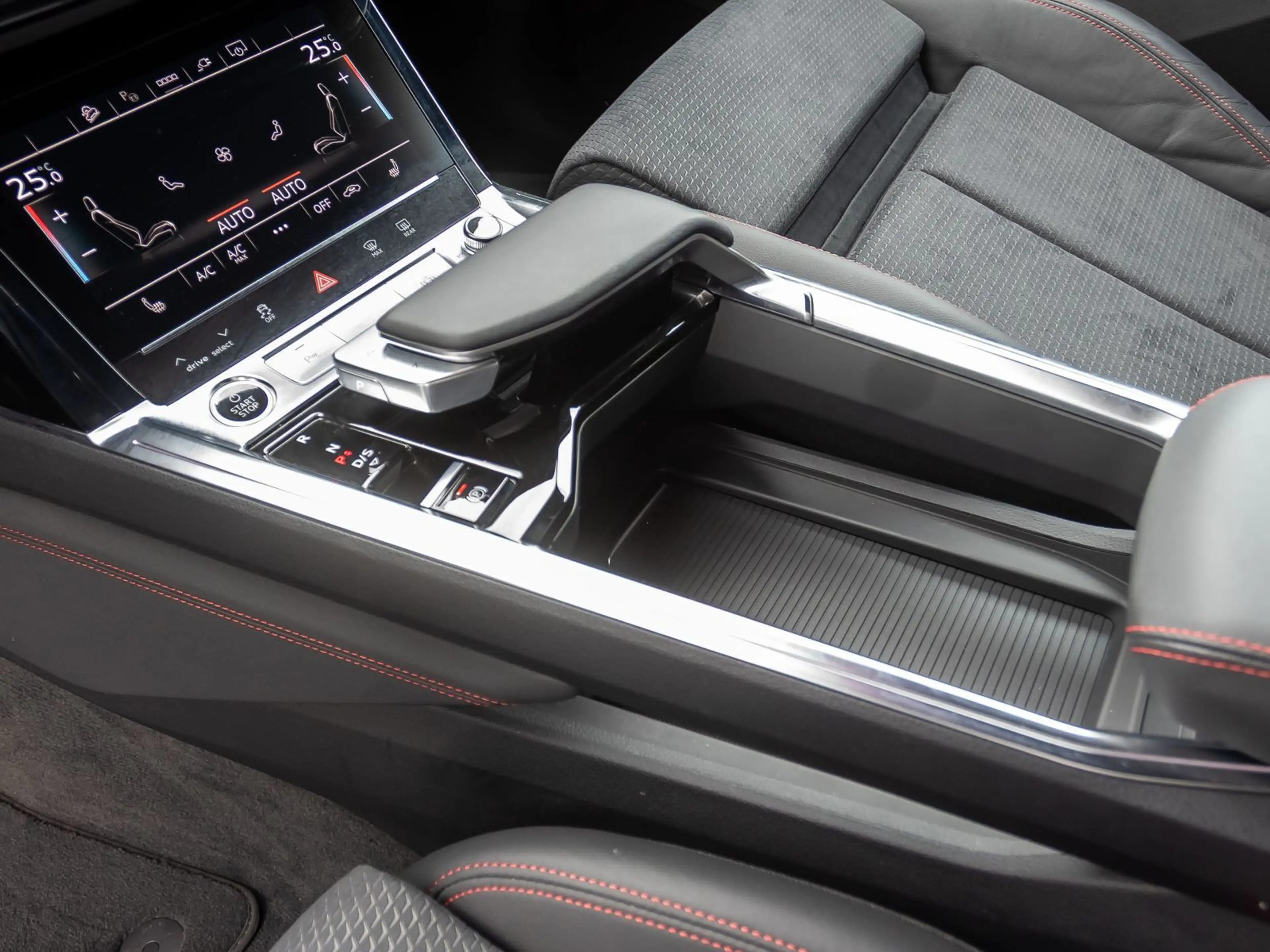 Audi Q8 e-tron S line 50 Navi LED Luftfederung Standk — photo 18